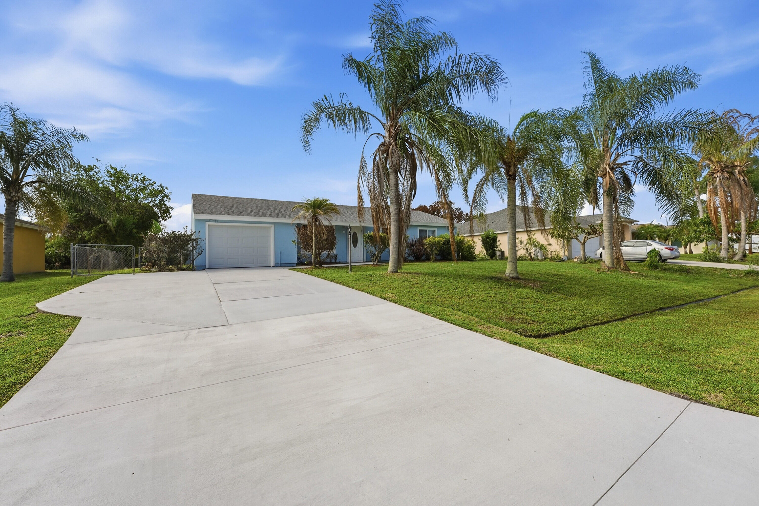 420 Se Streamlet Avenue Property Photo 6