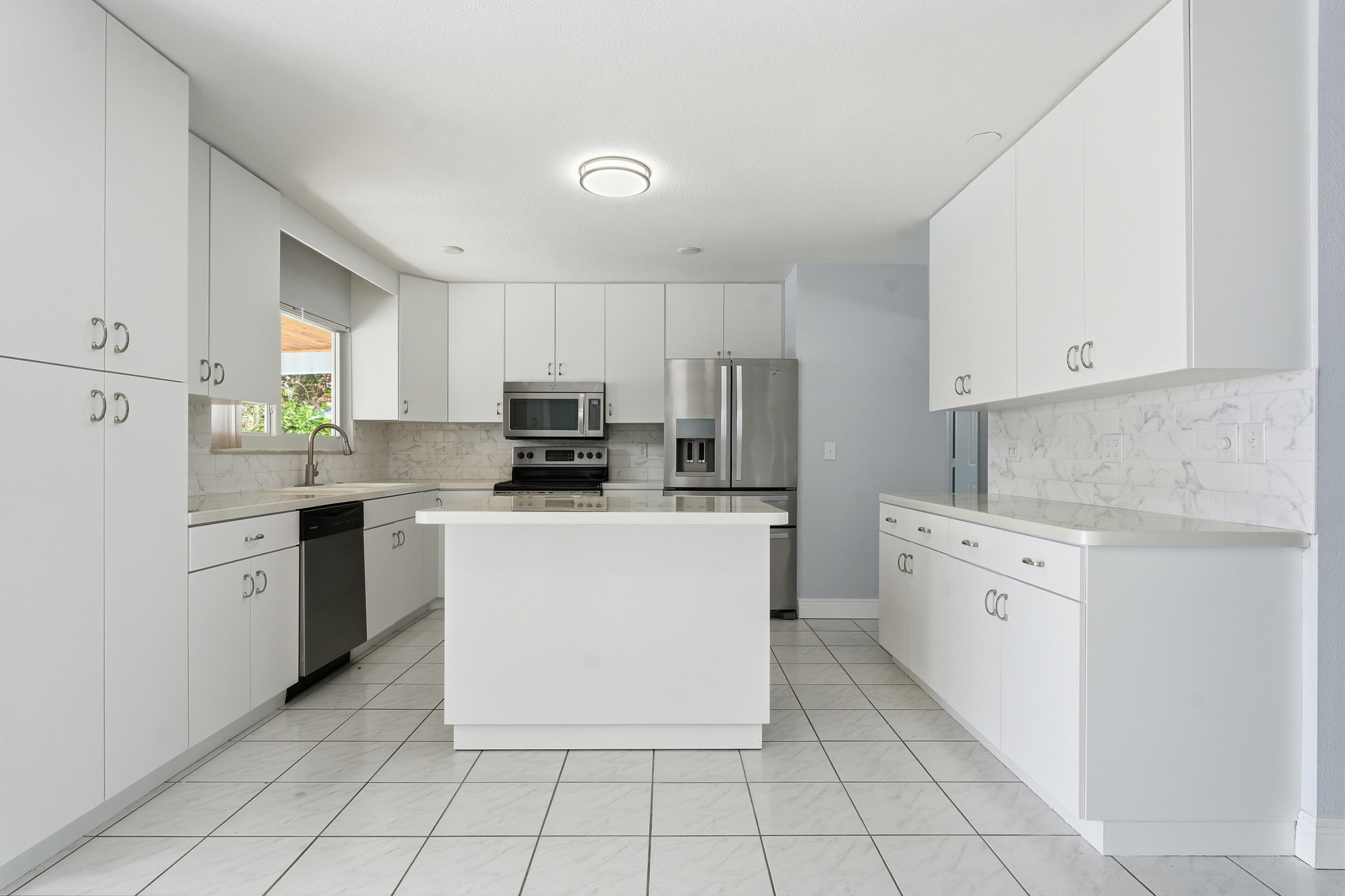 420 Se Streamlet Avenue Property Photo 13