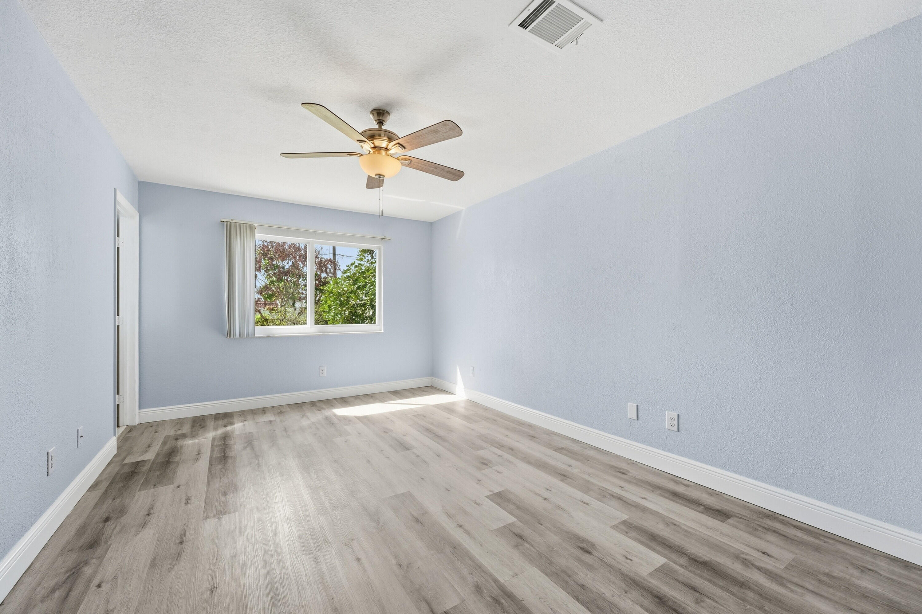 420 Se Streamlet Avenue Property Photo 16