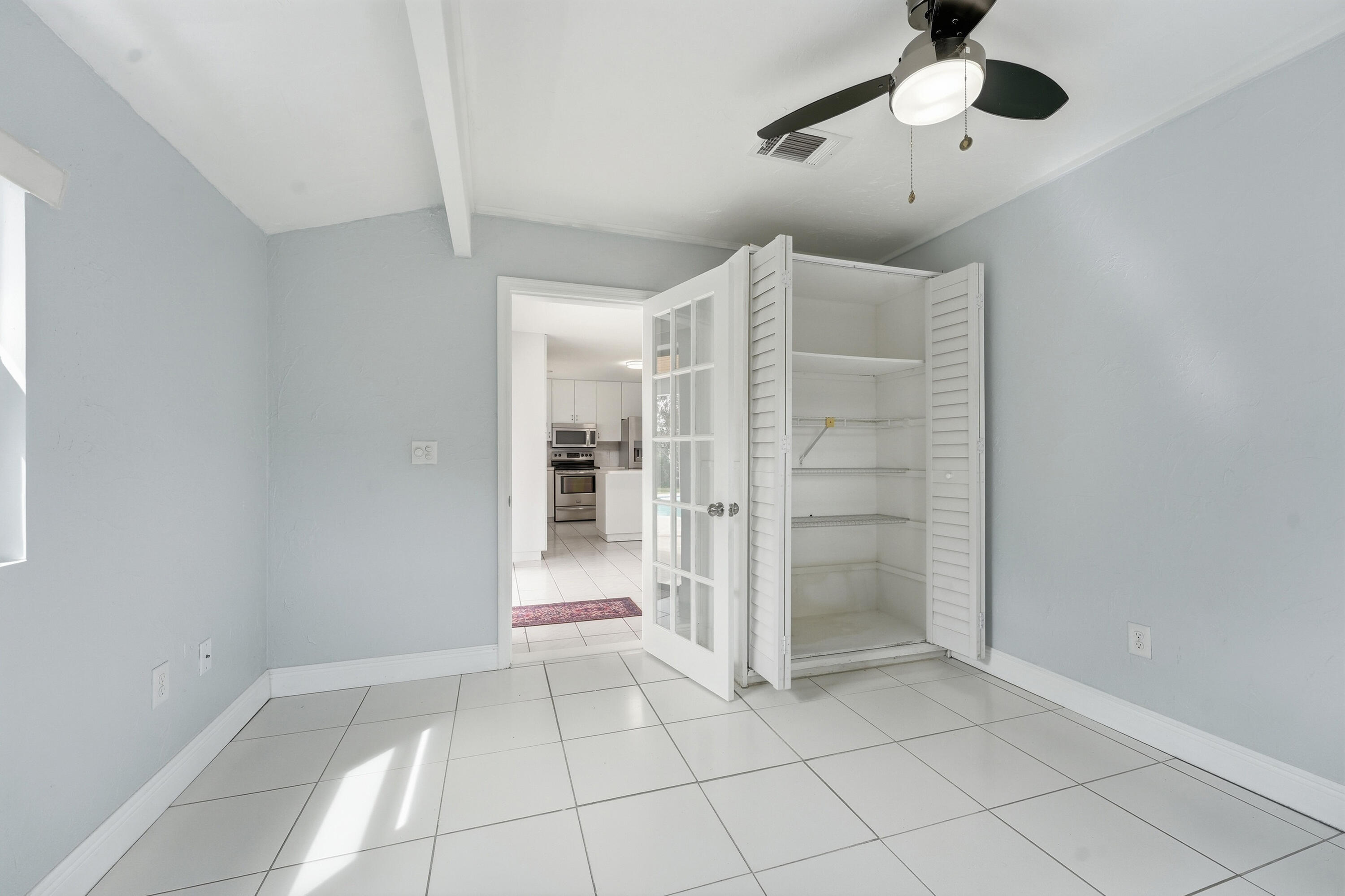 420 Se Streamlet Avenue Property Photo 25