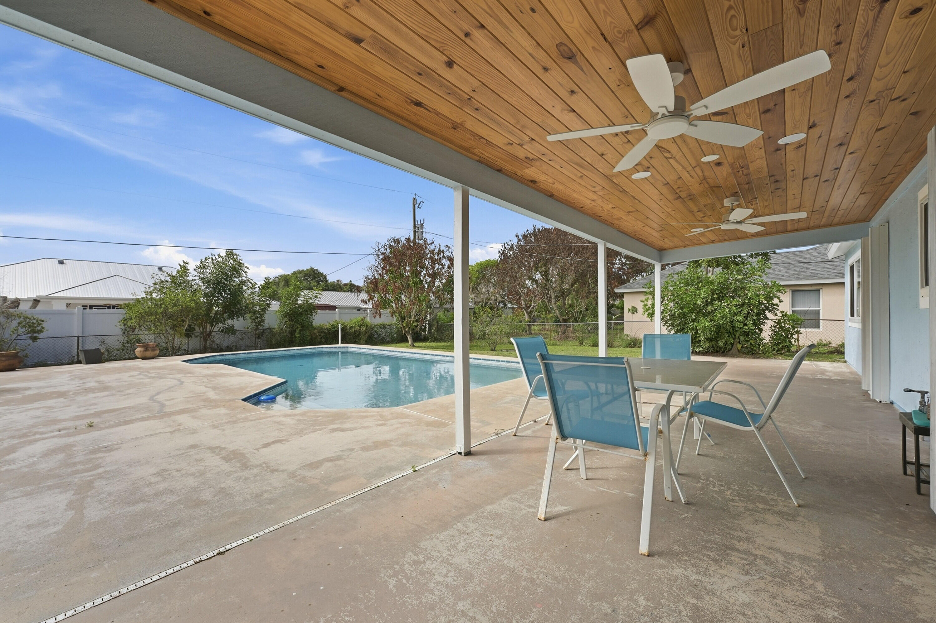 420 Se Streamlet Avenue Property Photo 28