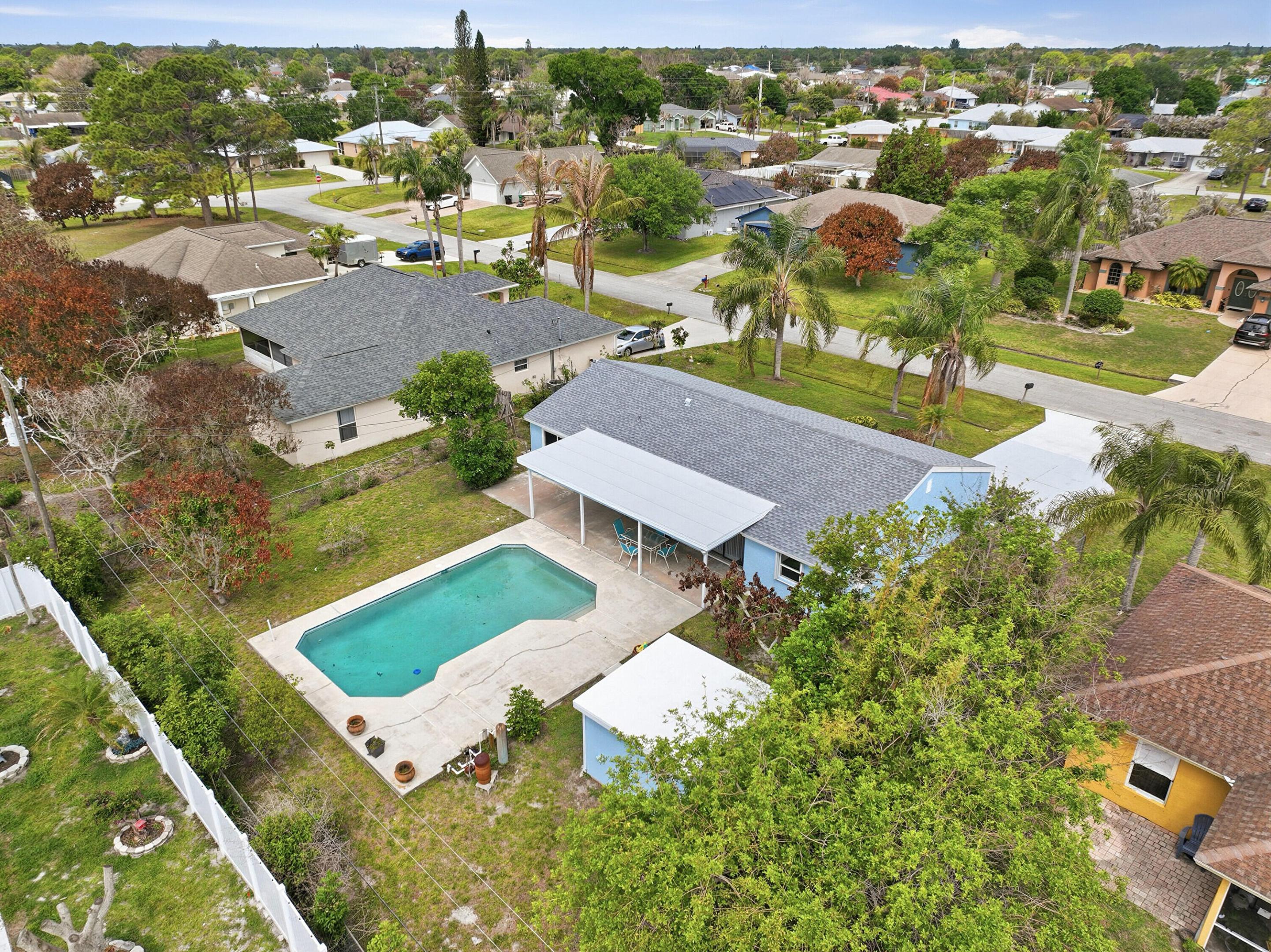 420 Se Streamlet Avenue Property Photo 39