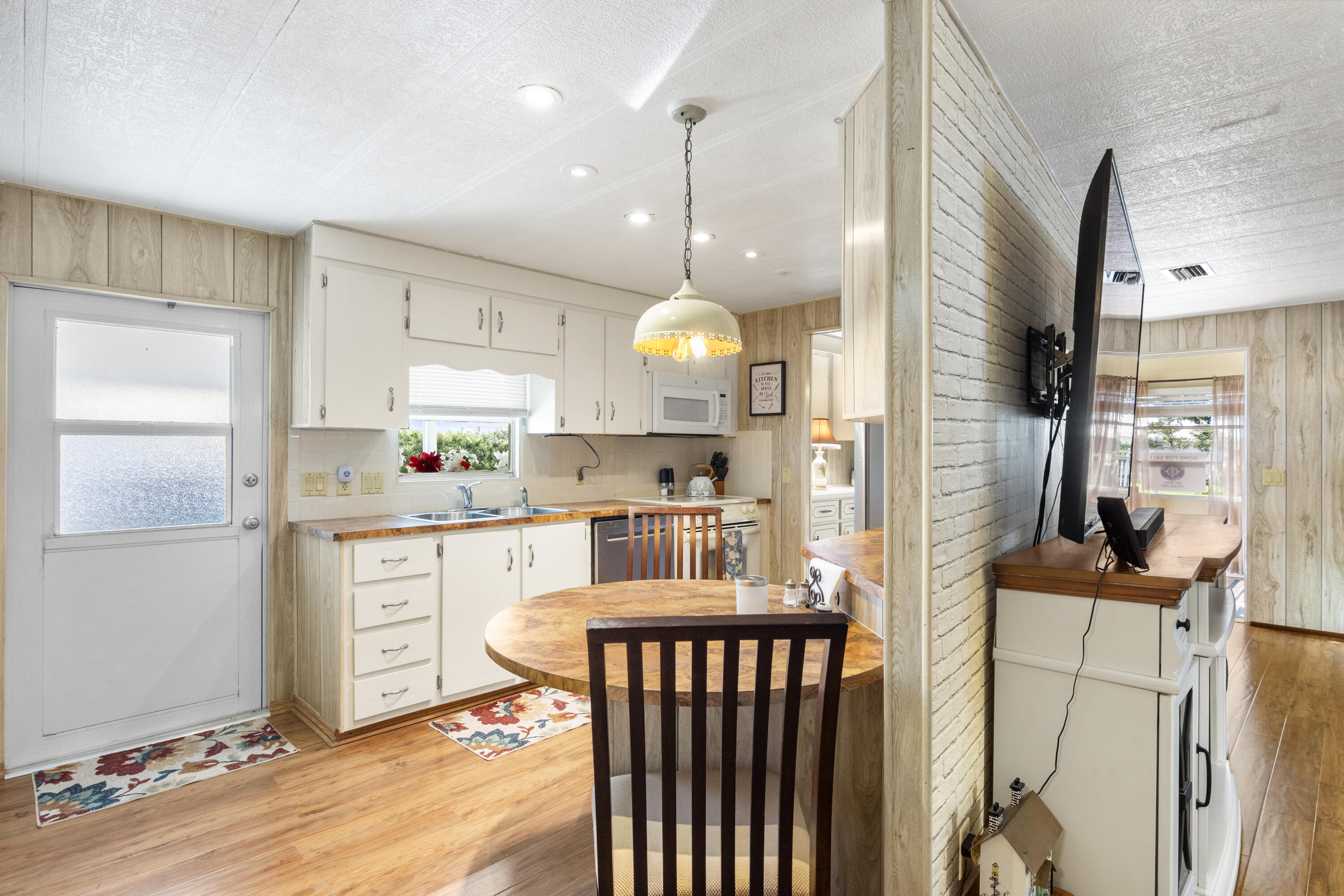 485 Onyx Way Property Photo 6