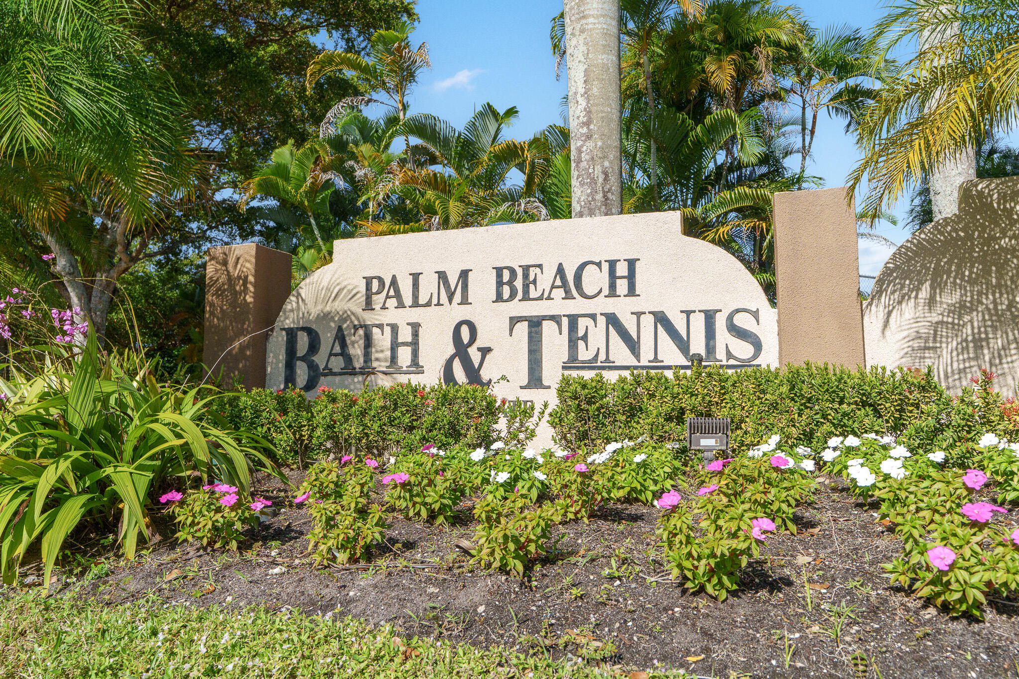5260 Grande Palm Circle Property Photo 1