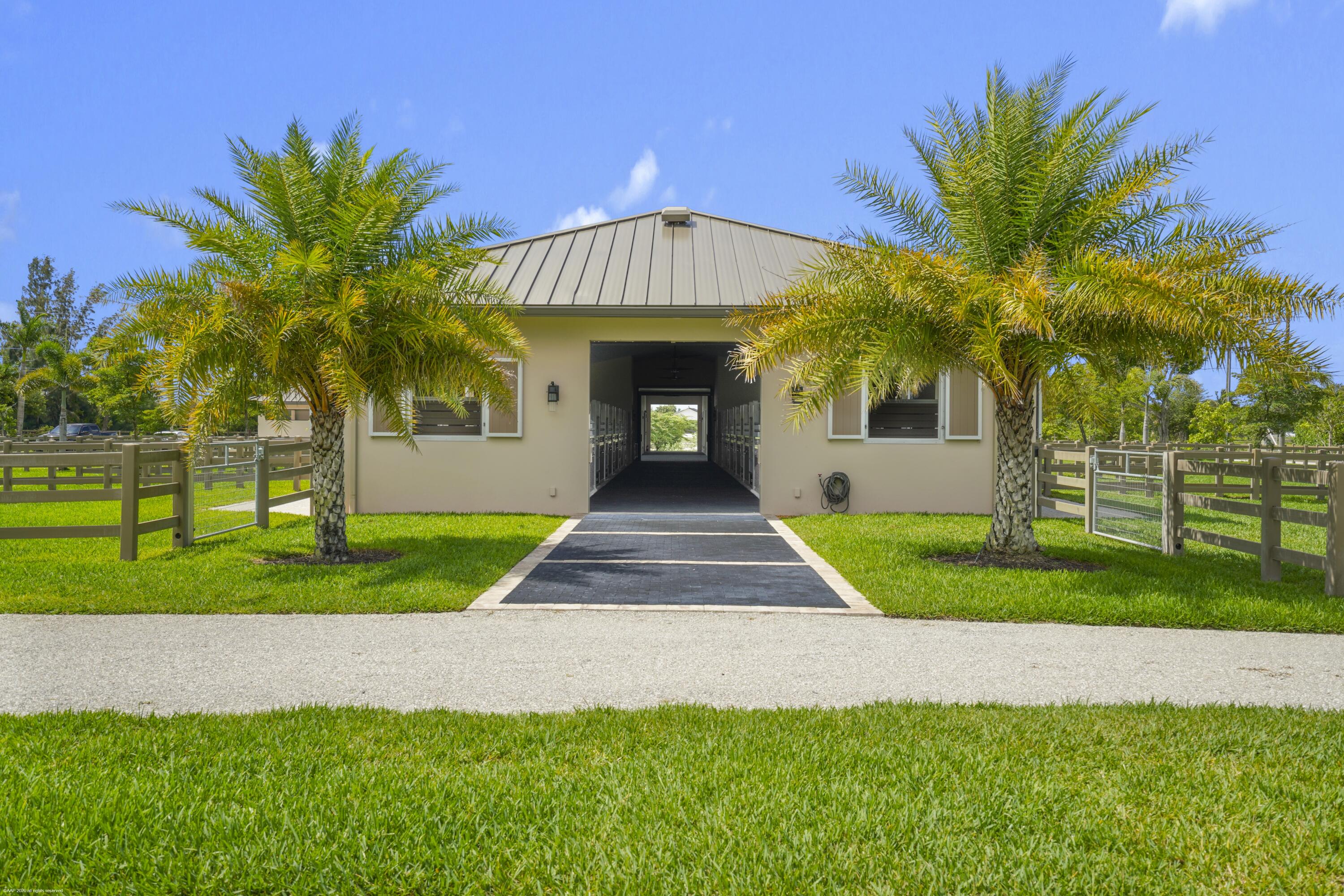 16219 Hollow Tree Lane Property Photo 4