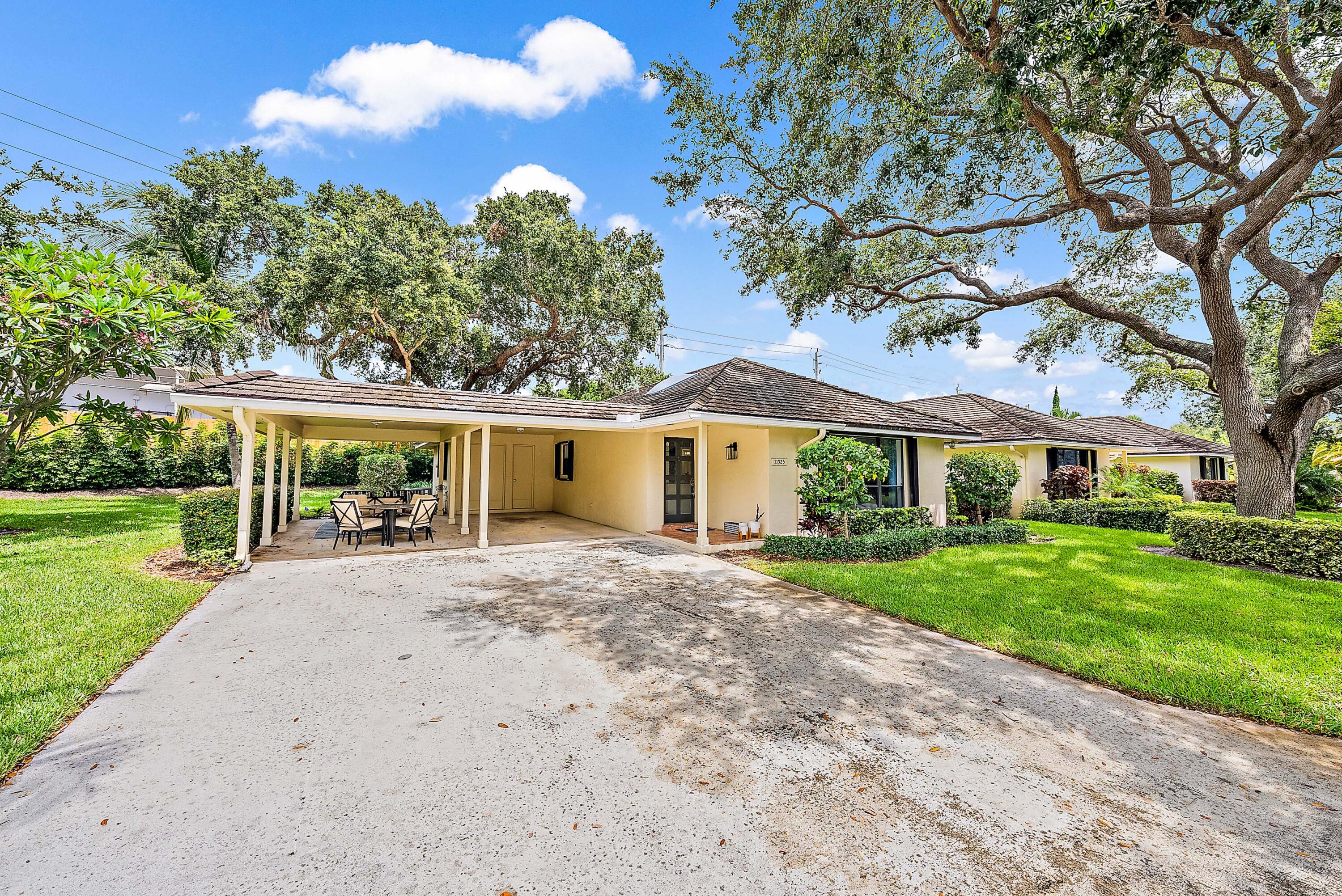 11325 Twelve Oaks Way Property Photo 1