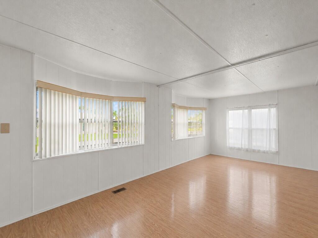 14 Golf Drive Property Photo 32