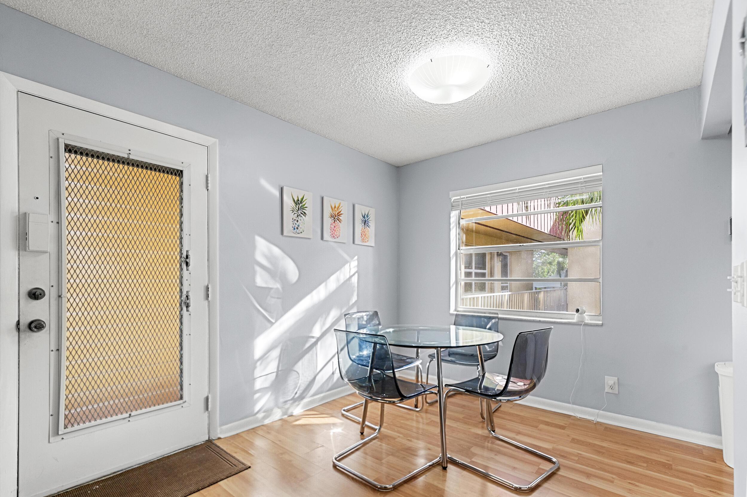 605 Flanders M Property Photo 6