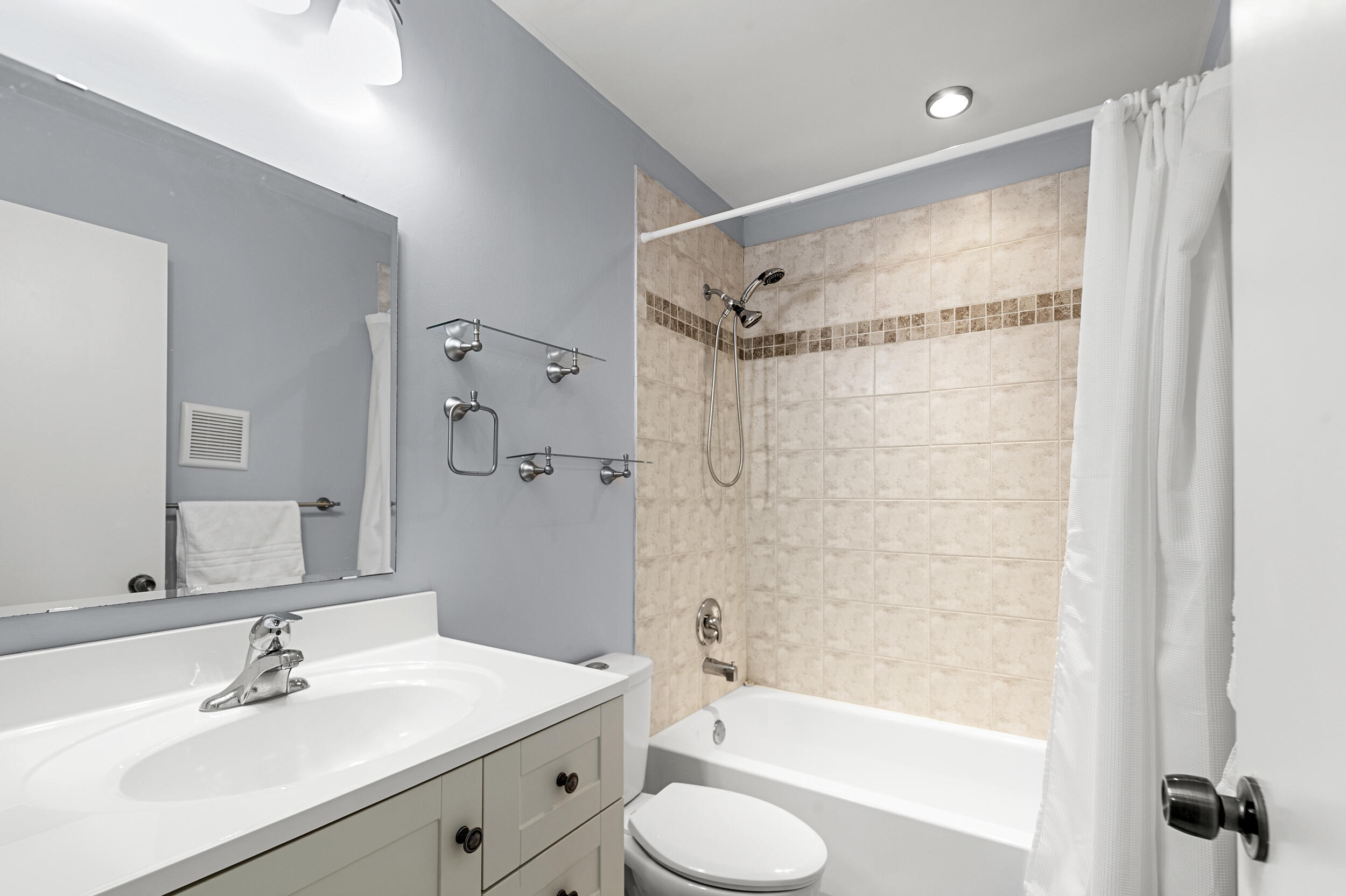605 Flanders M Property Photo 10