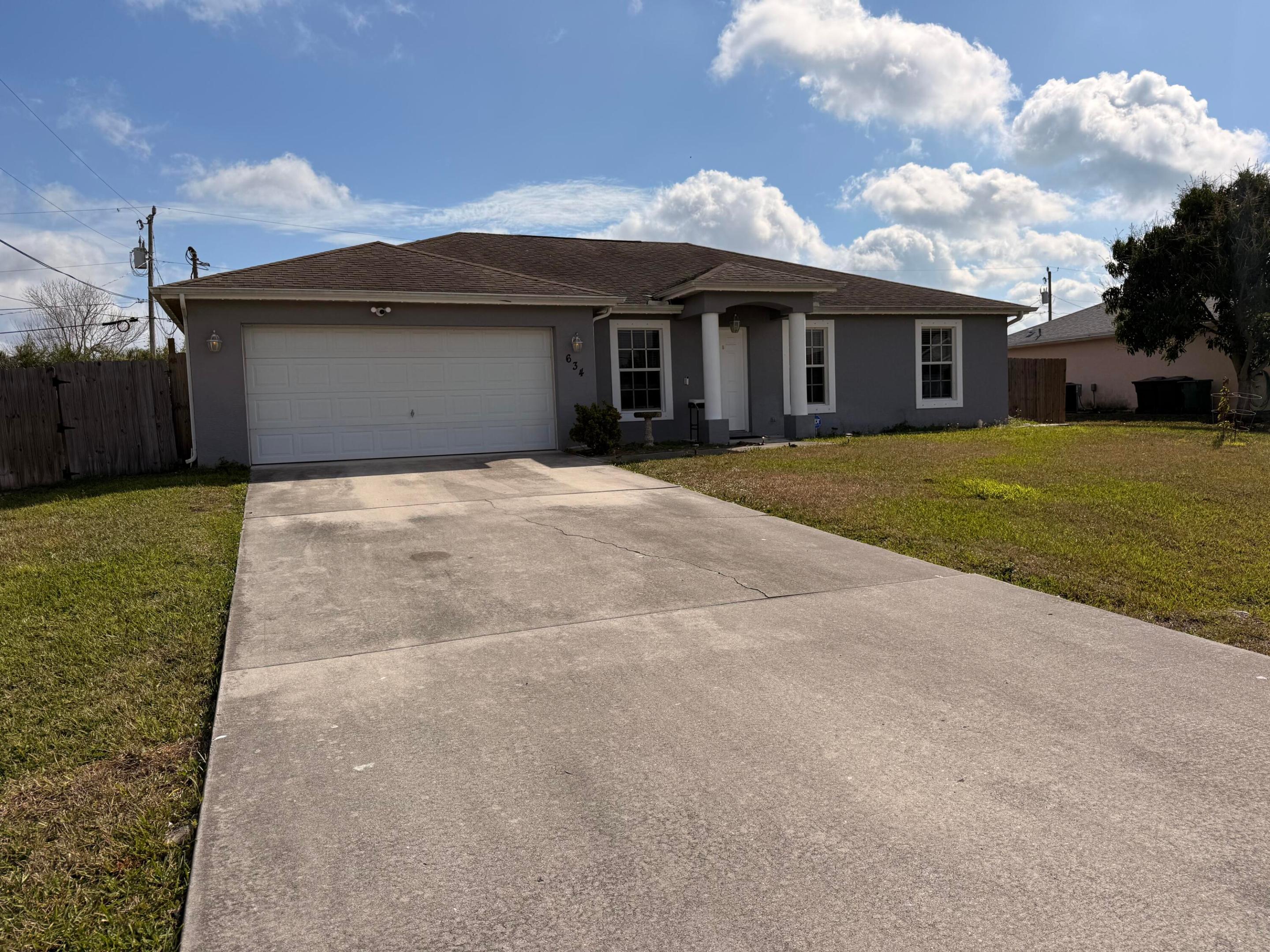 634 Sw Millard Drive Property Photo 4