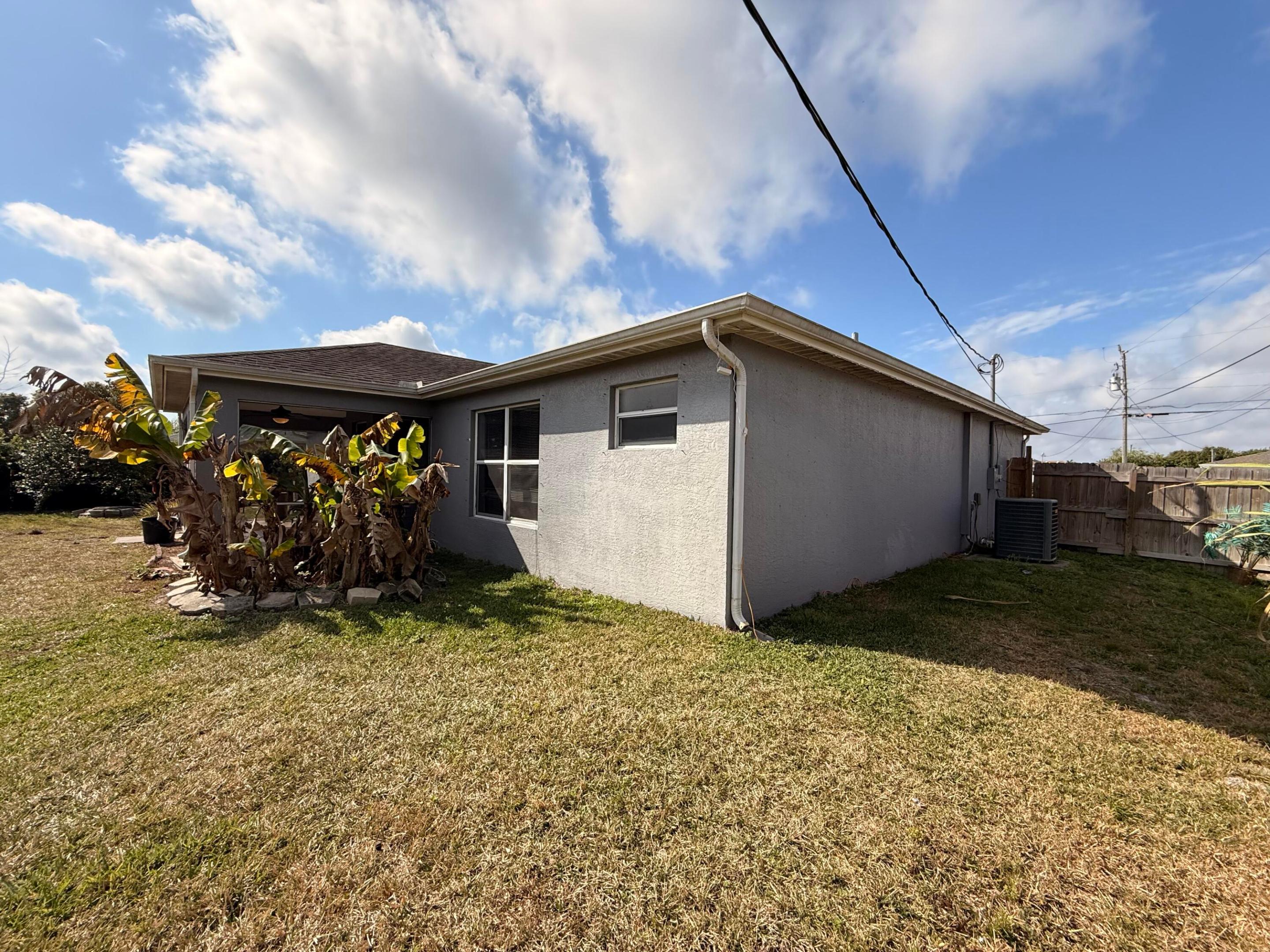 634 Sw Millard Drive Property Photo 6