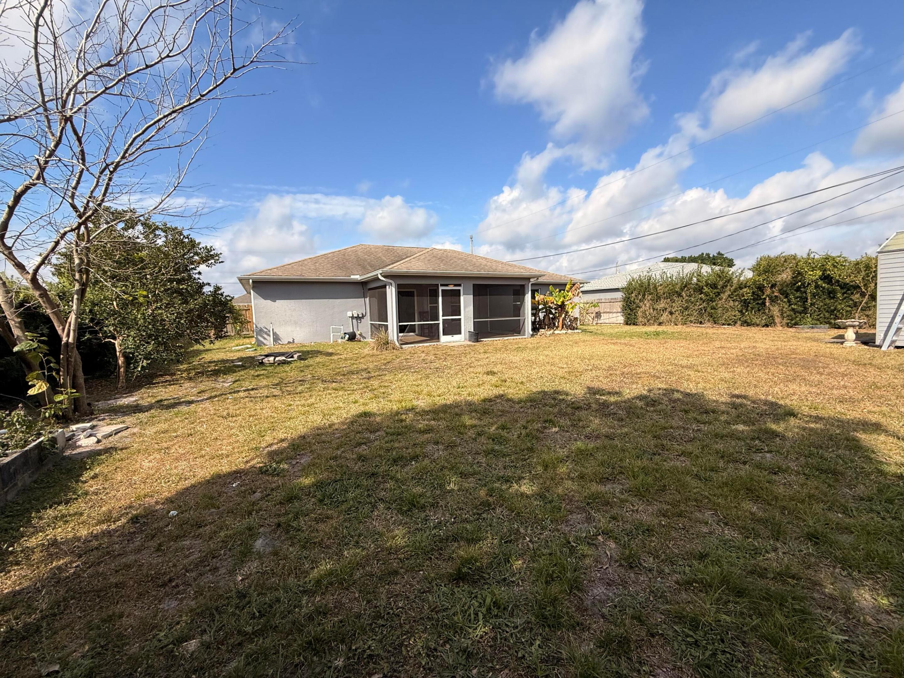 634 Sw Millard Drive Property Photo 7