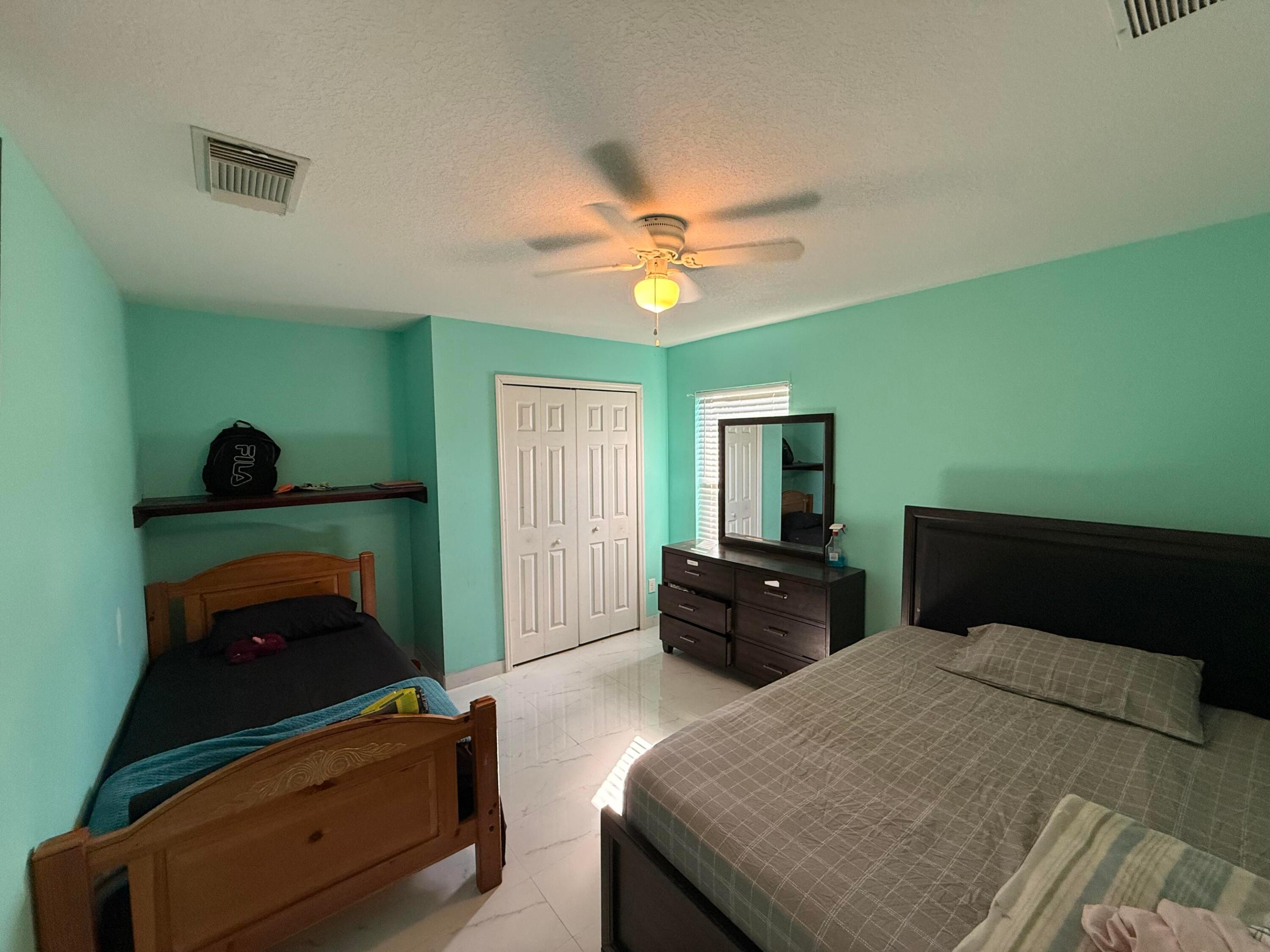 634 Sw Millard Drive Property Photo 9