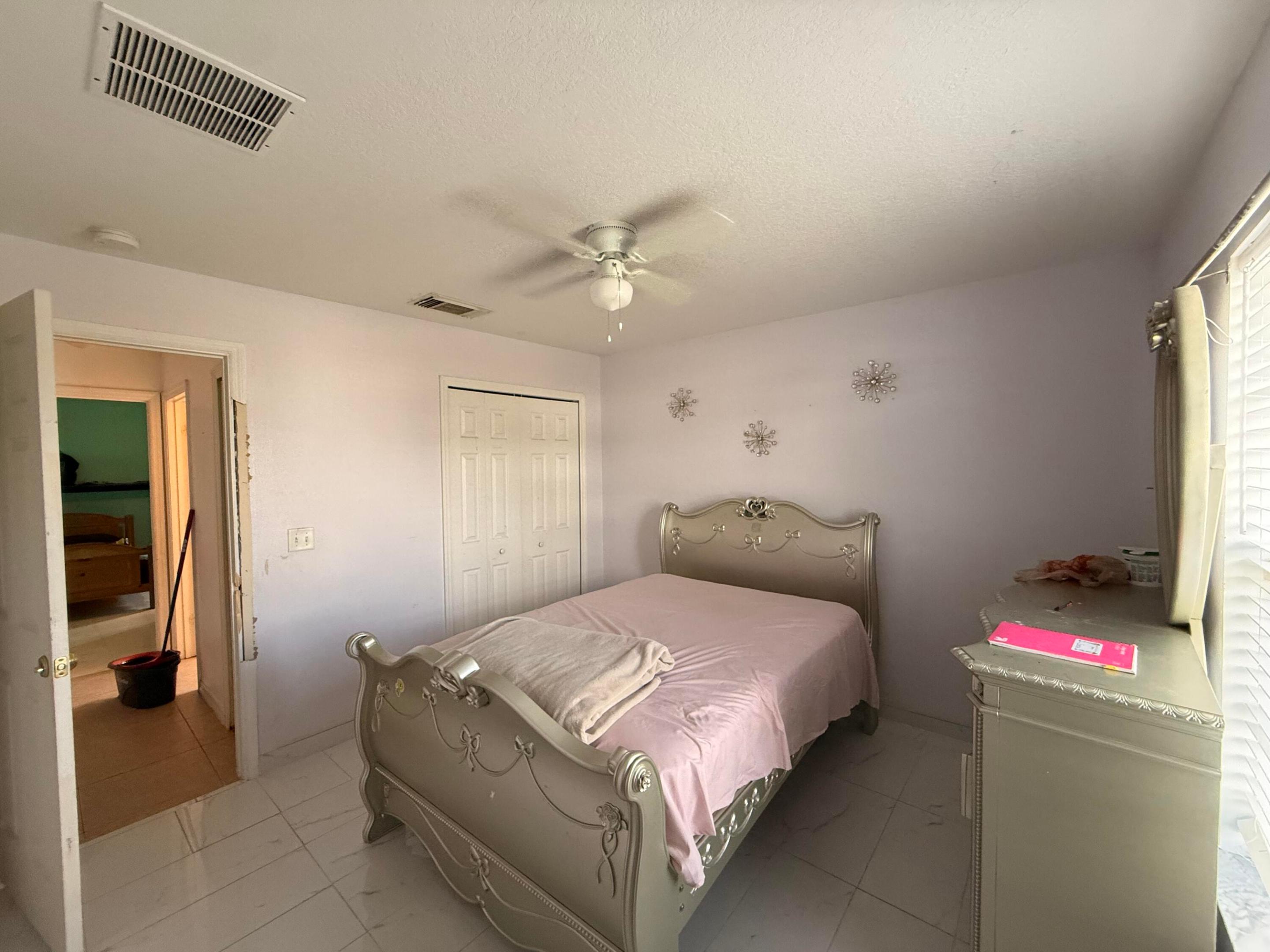 634 Sw Millard Drive Property Photo 10
