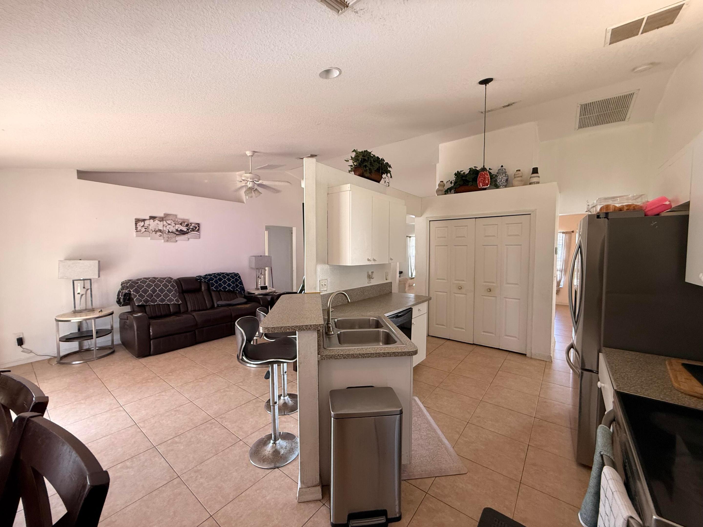 634 Sw Millard Drive Property Photo 15