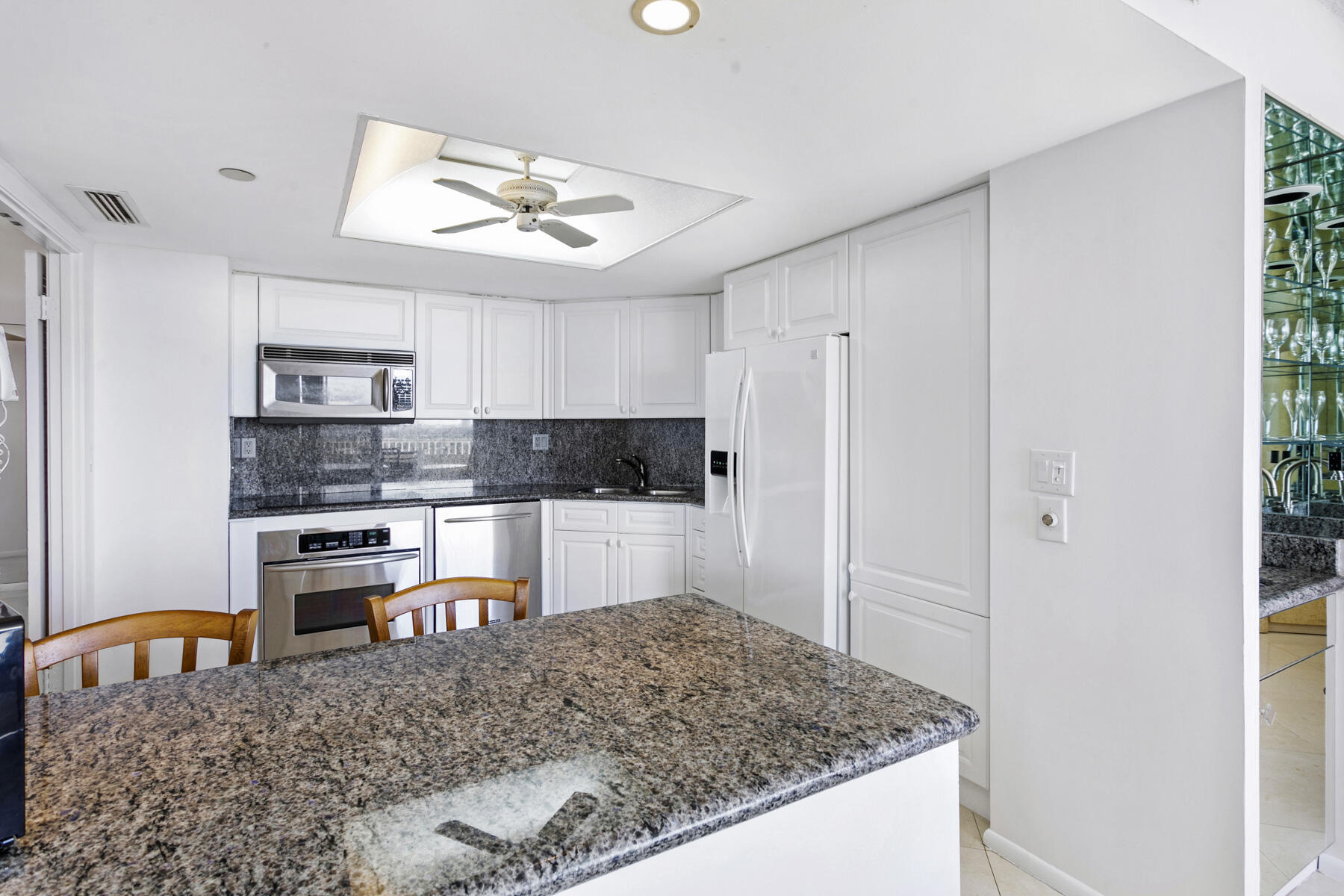 5080 N Ocean Drive 9d Property Photo 12