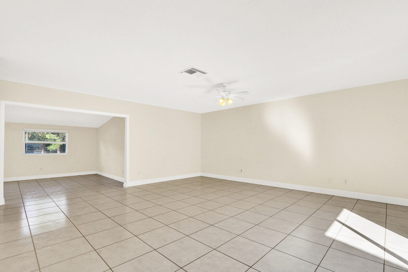 8074 Se River Lane Property Photo 7