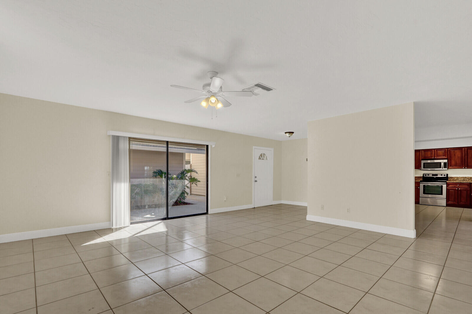 8074 Se River Lane Property Photo 9