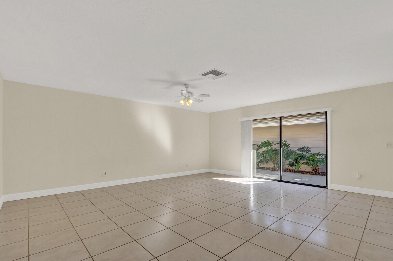 8074 Se River Lane Property Photo 10