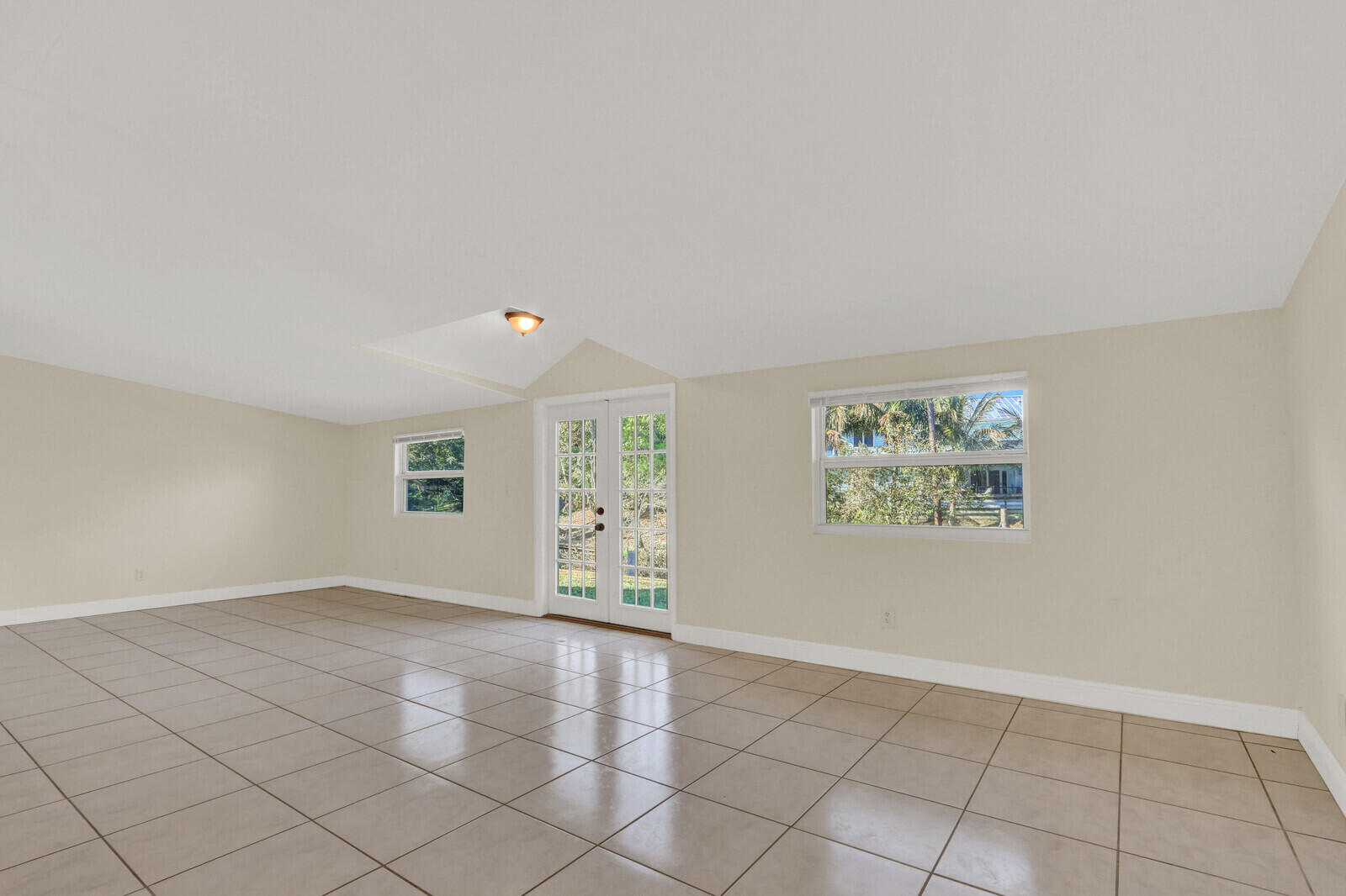 8074 Se River Lane Property Photo 11