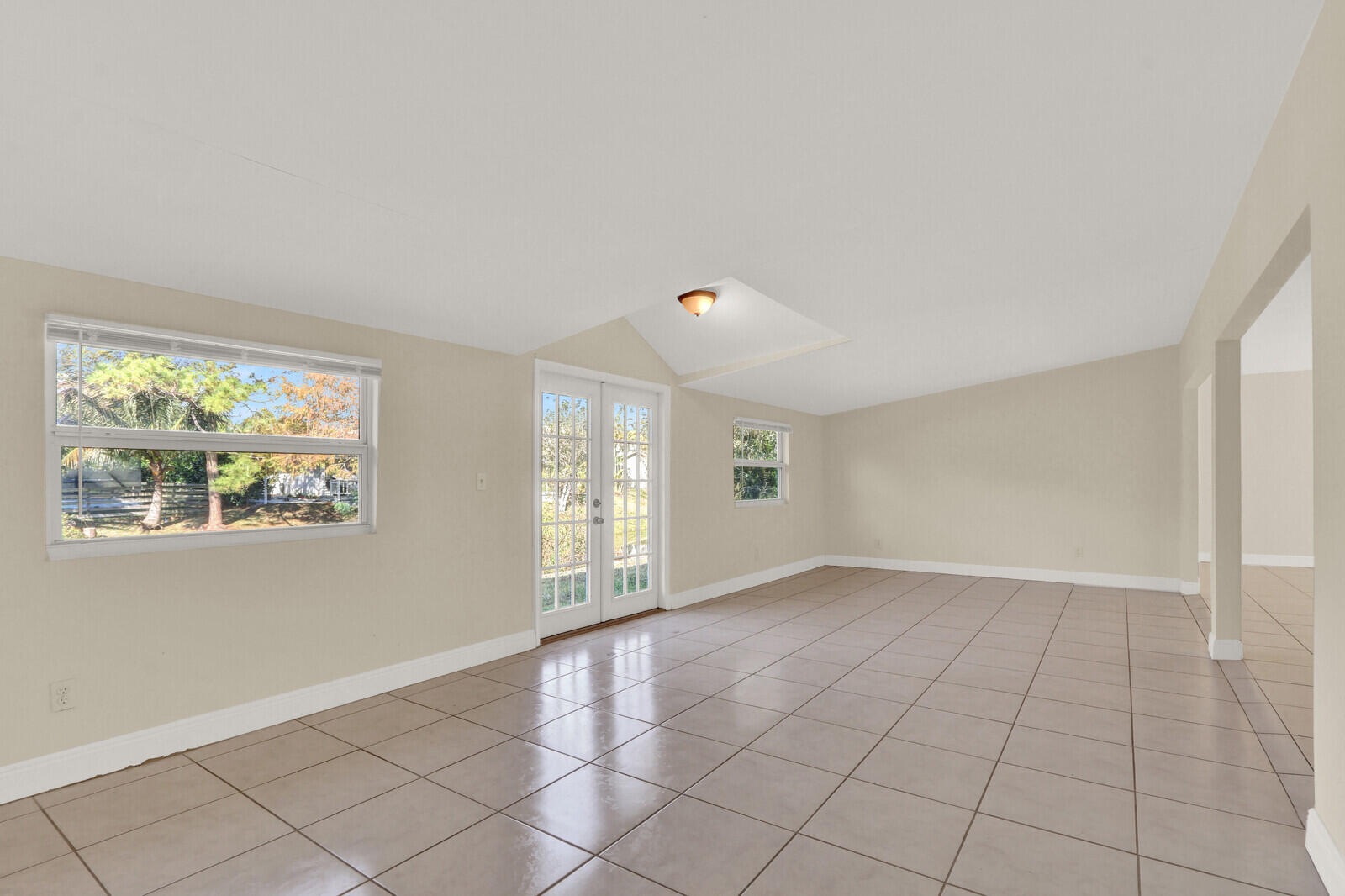 8074 Se River Lane Property Photo 14
