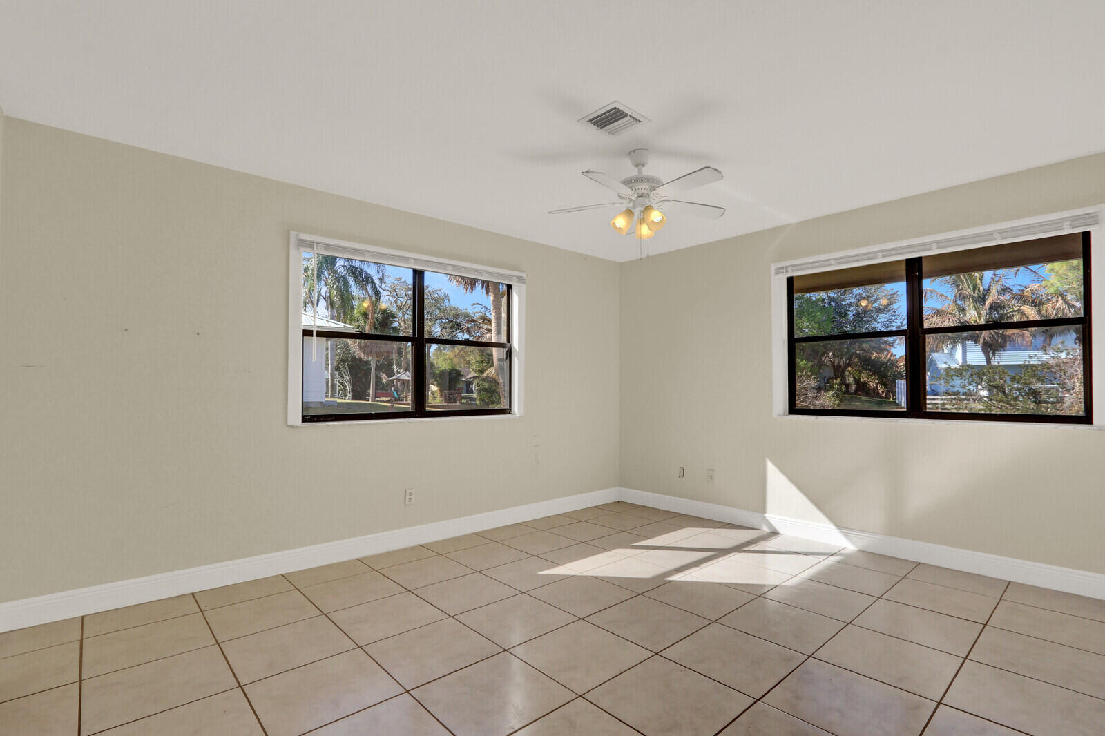 8074 Se River Lane Property Photo 23