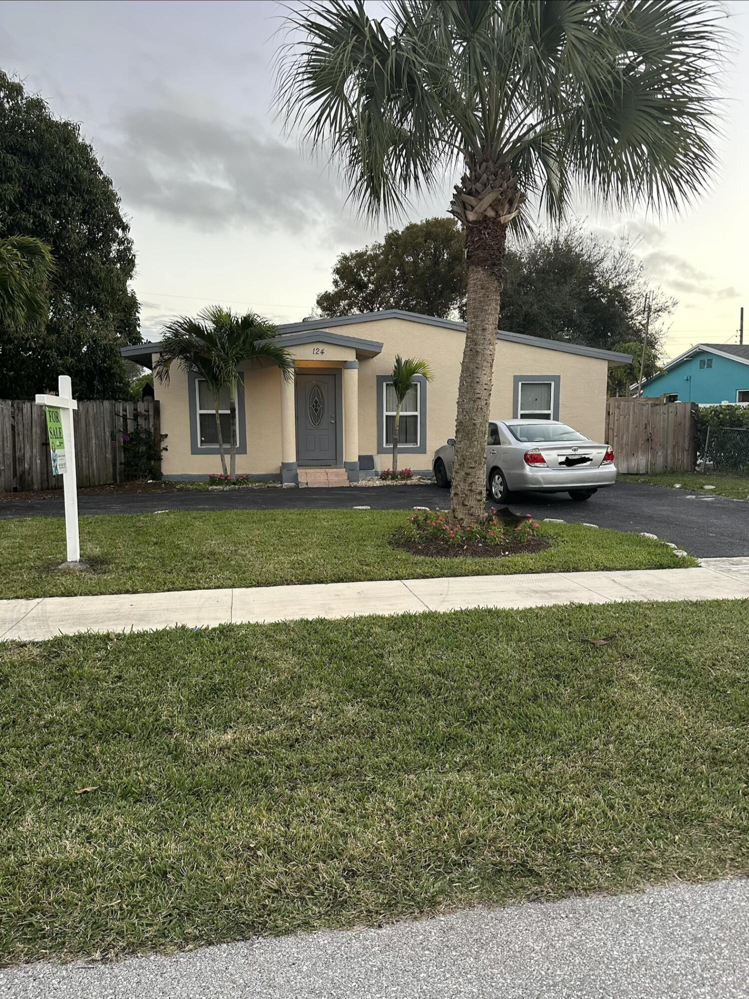 124 Sw 10th Avenue Property Photo 1