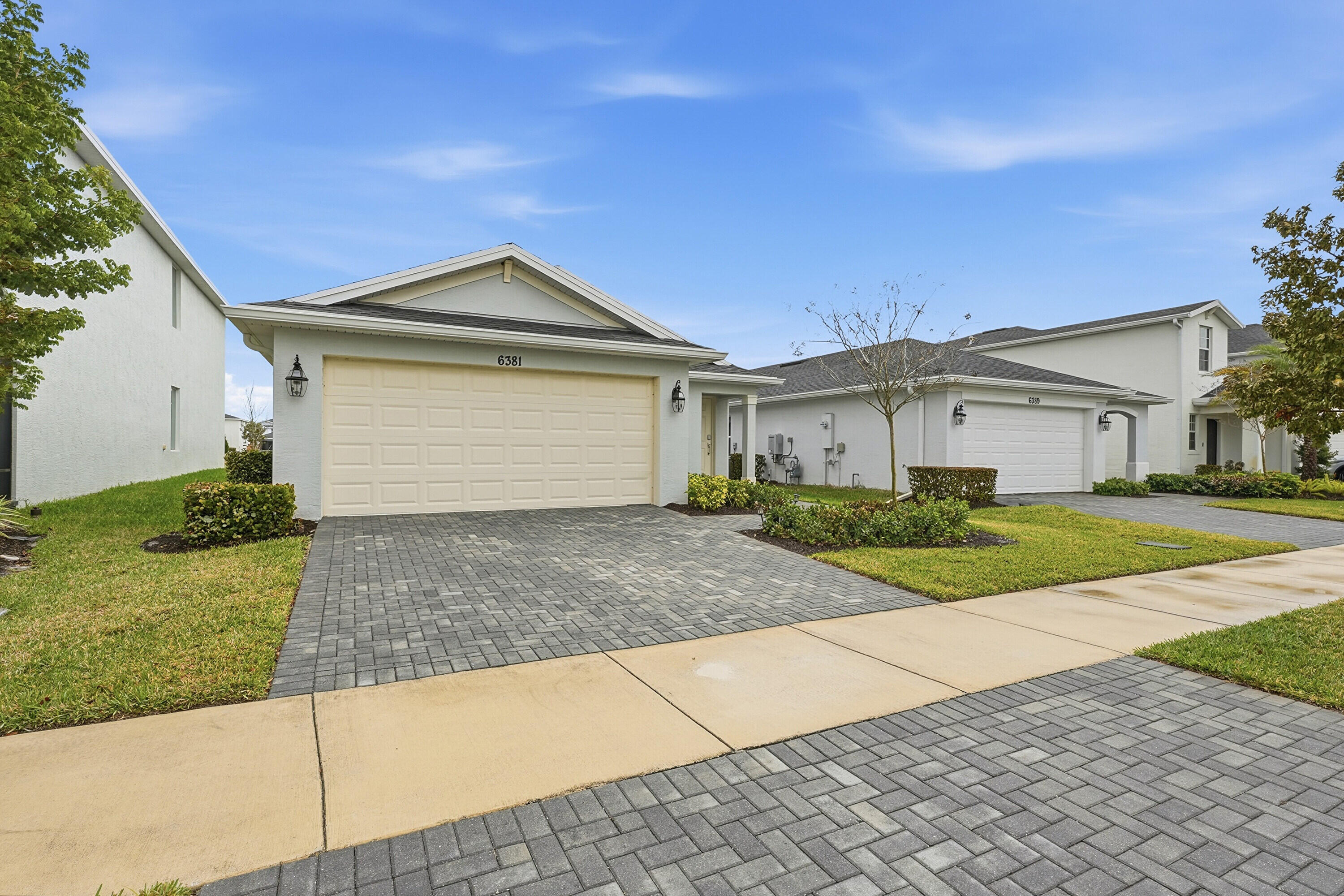 6381 Nw Leafmore Lane Property Photo 3