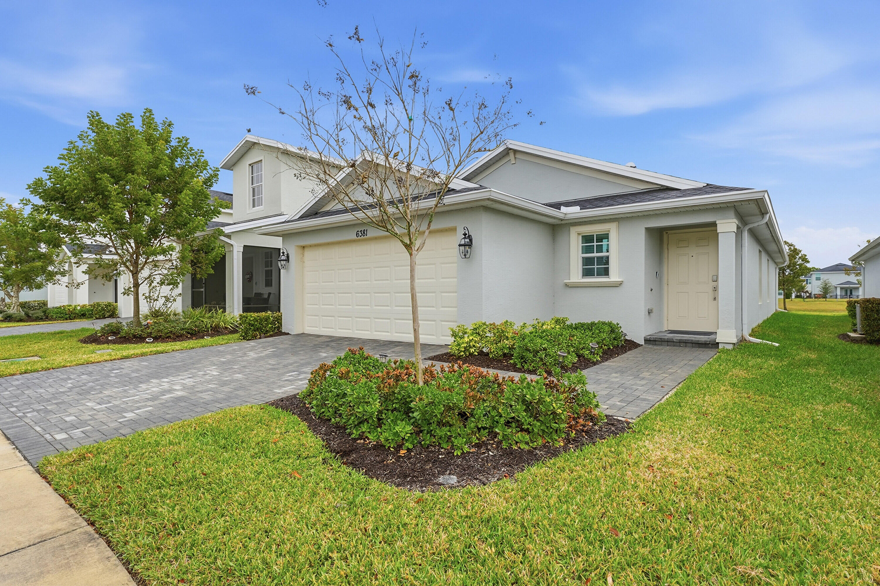 6381 Nw Leafmore Lane Property Photo 4