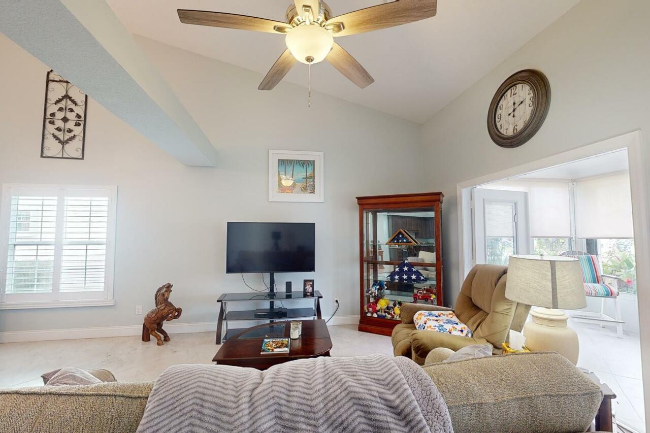 4079 Gator Trace Road Property Photo 3