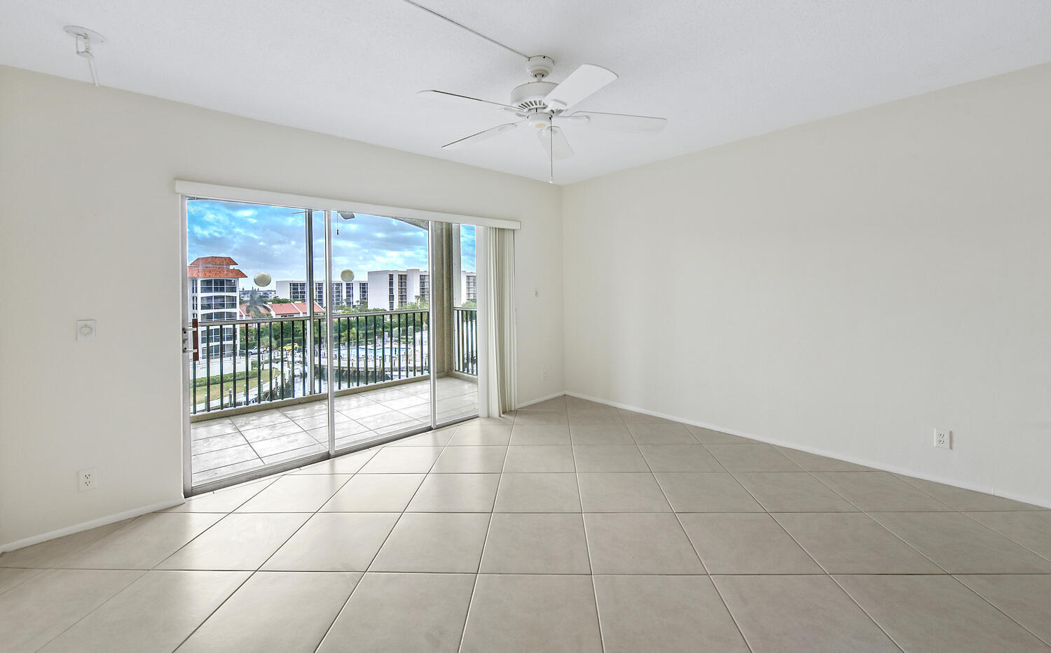 2871 N Ocean Boulevard F429 Property Photo 8