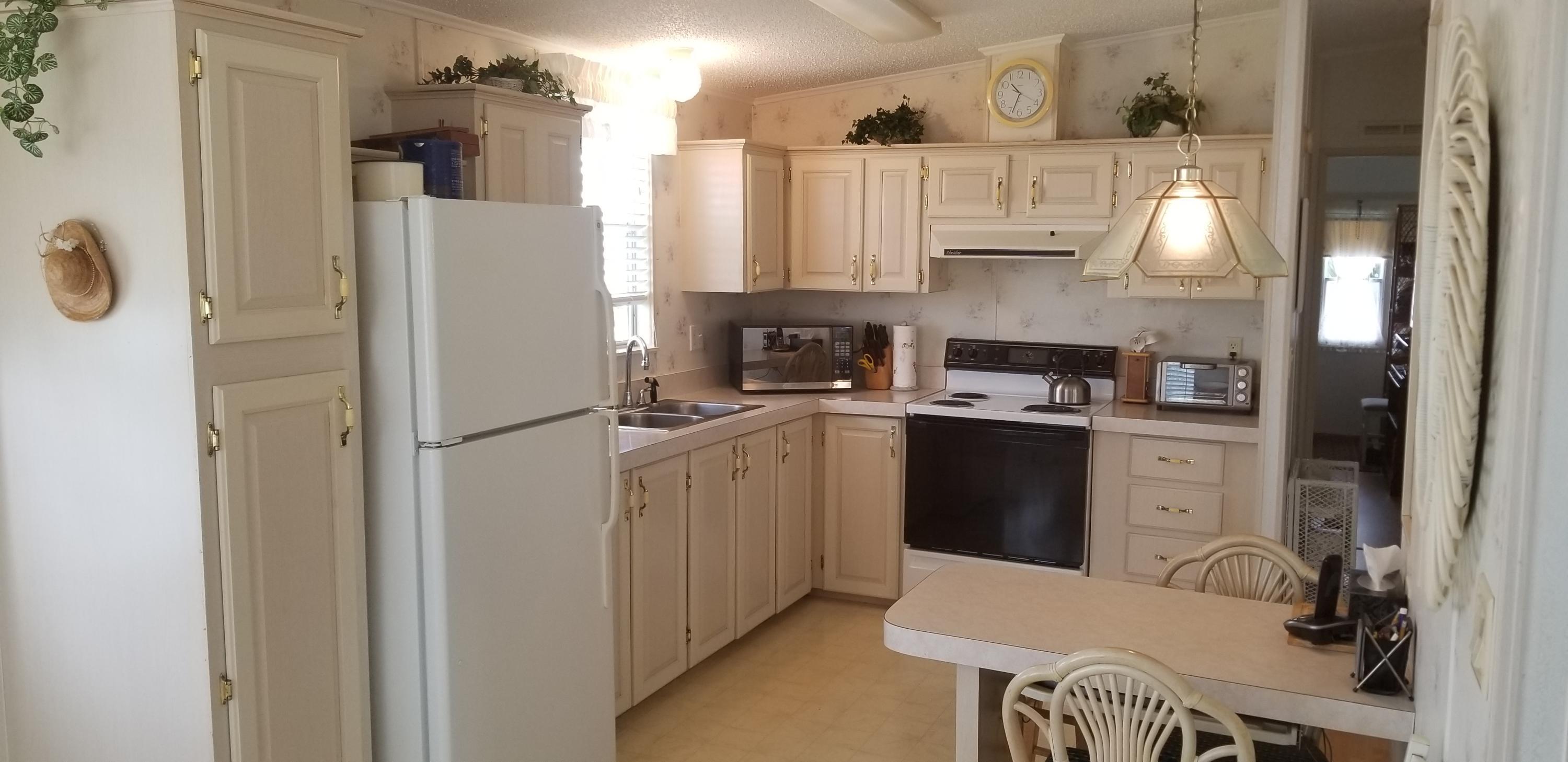 14578 Glenview Drive Property Photo 2