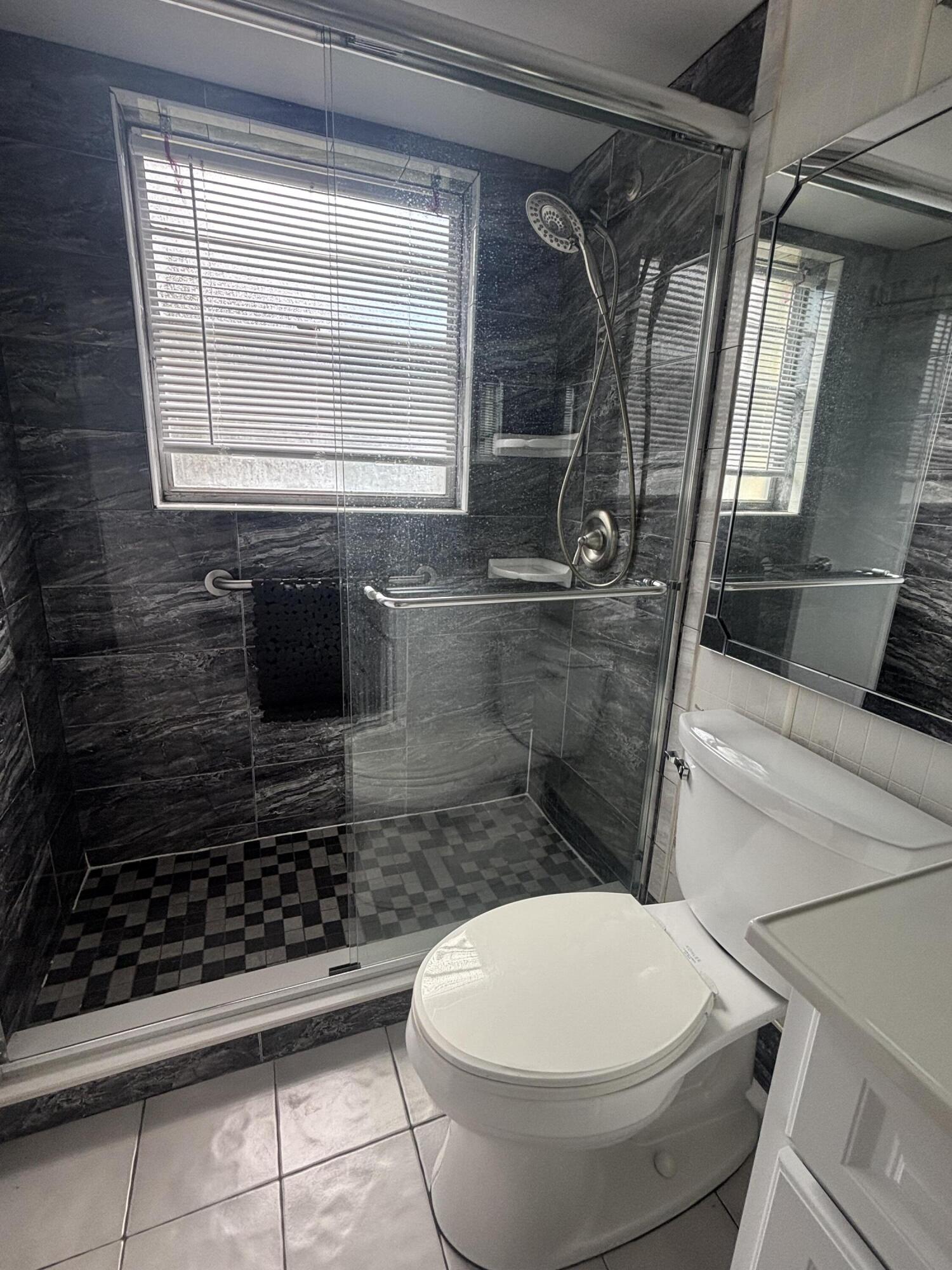 81 Windsor D Property Photo 5