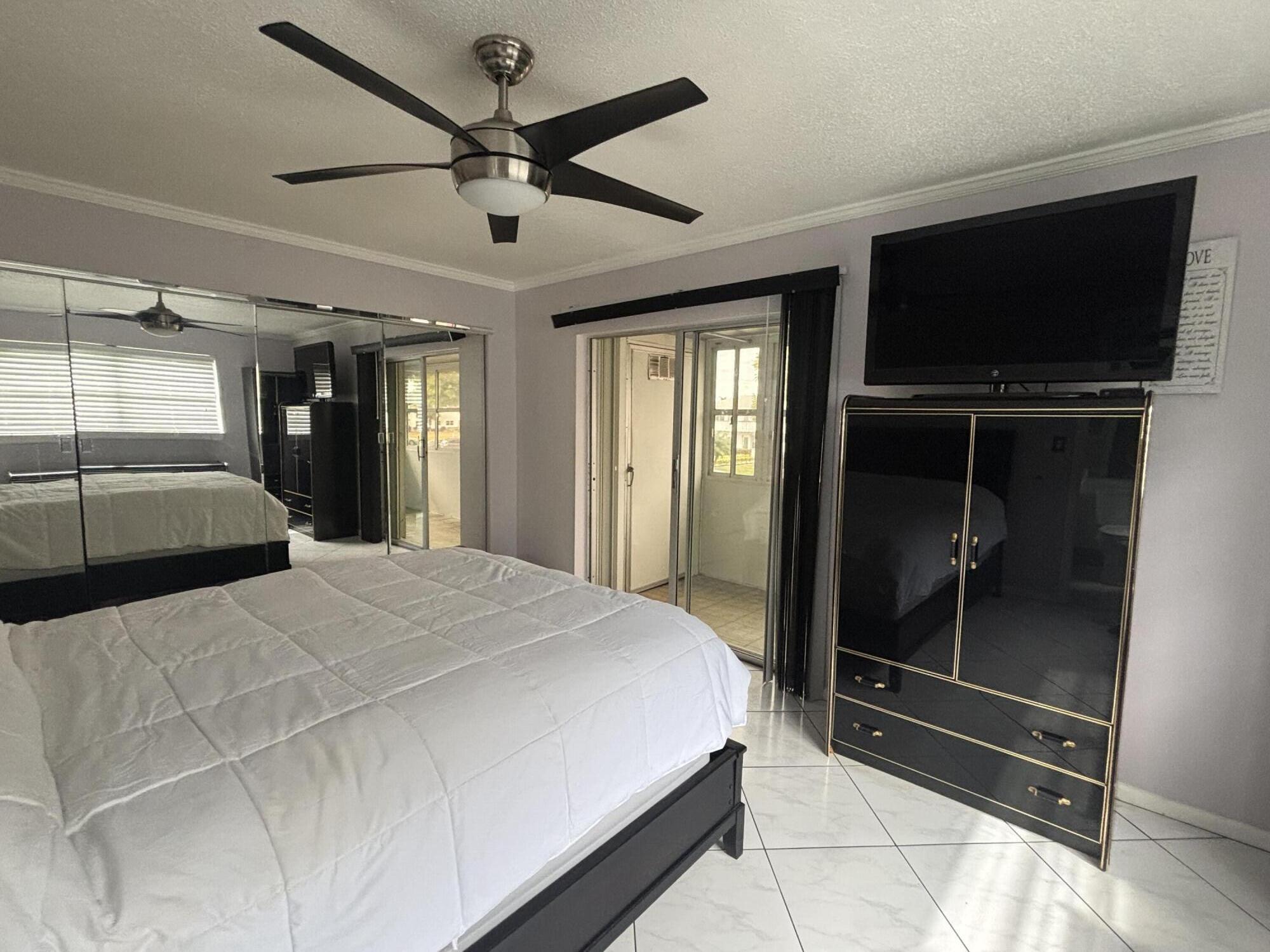 81 Windsor D Property Photo 14