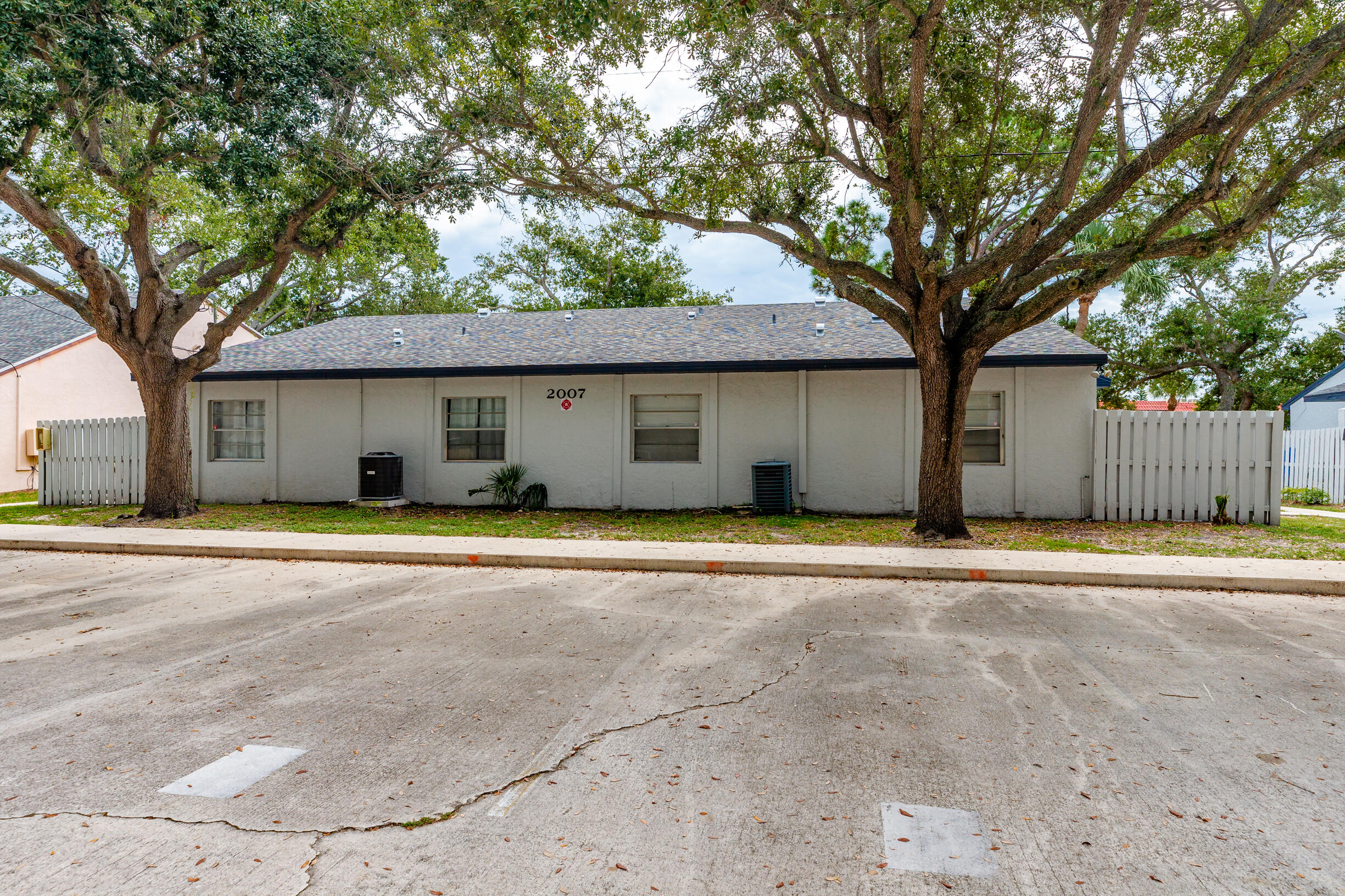 2007 Oleander Boulevard Apt D Property Photo 1