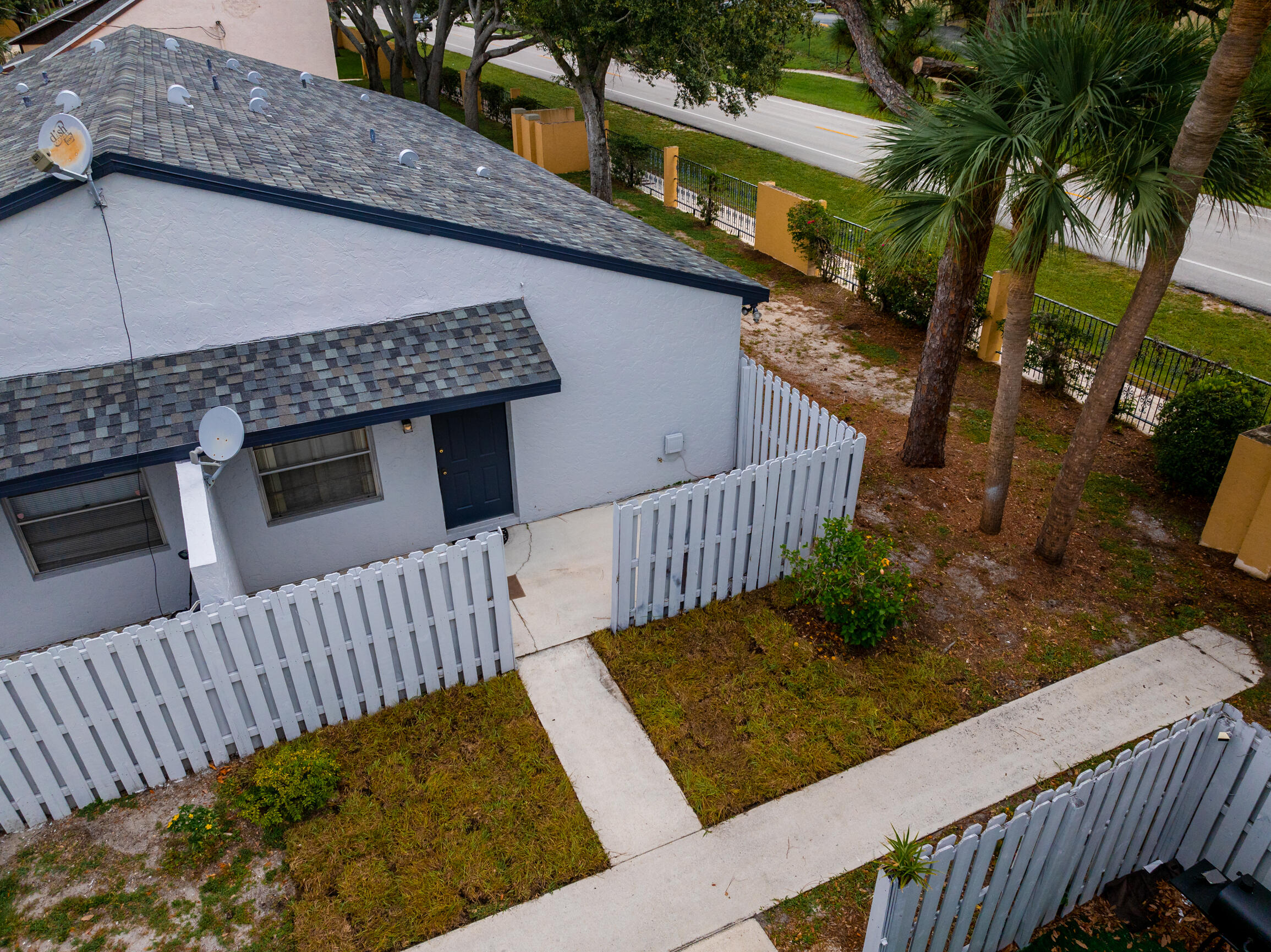 2007 Oleander Boulevard Apt D Property Photo 3