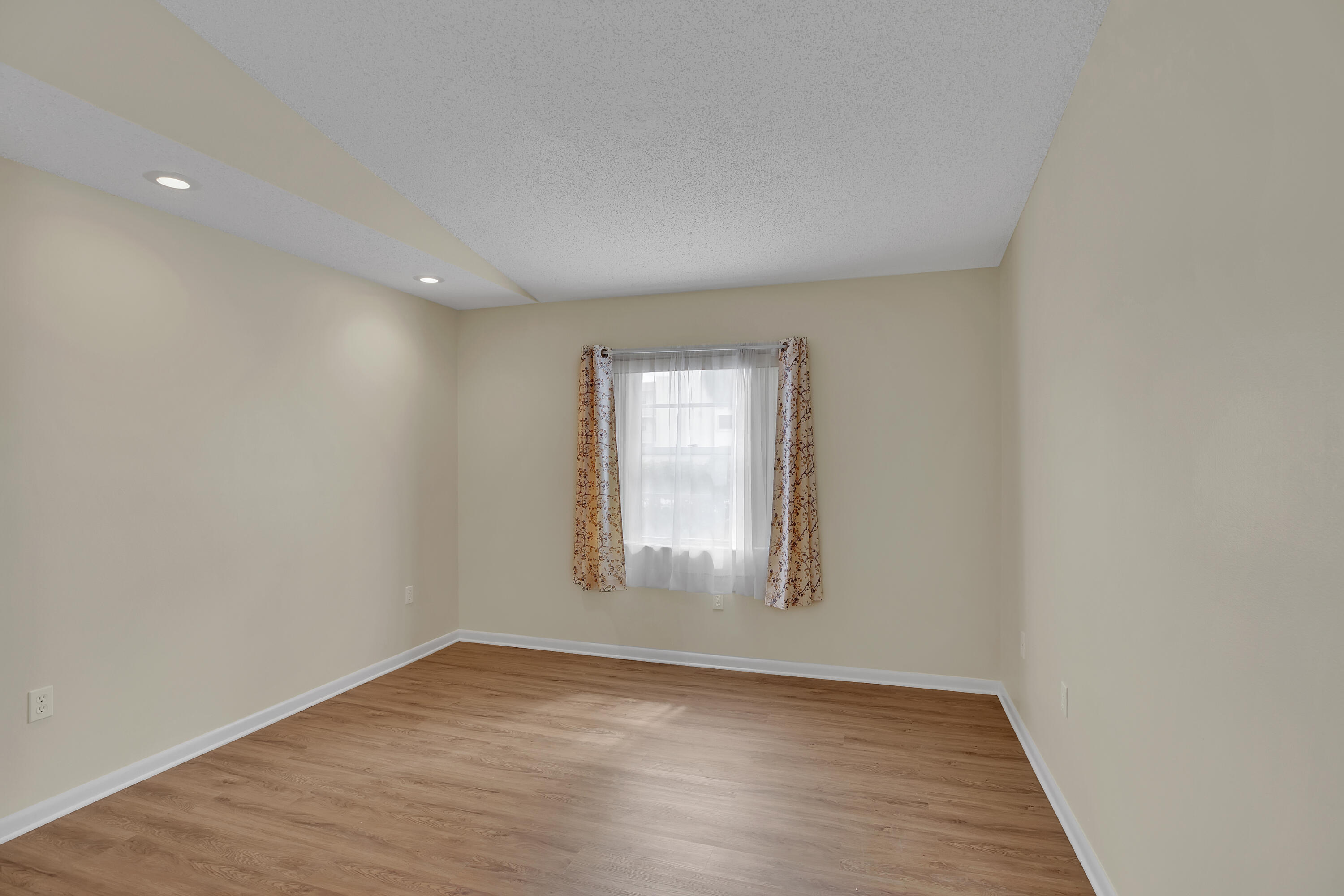 2007 Oleander Boulevard Apt D Property Photo 10