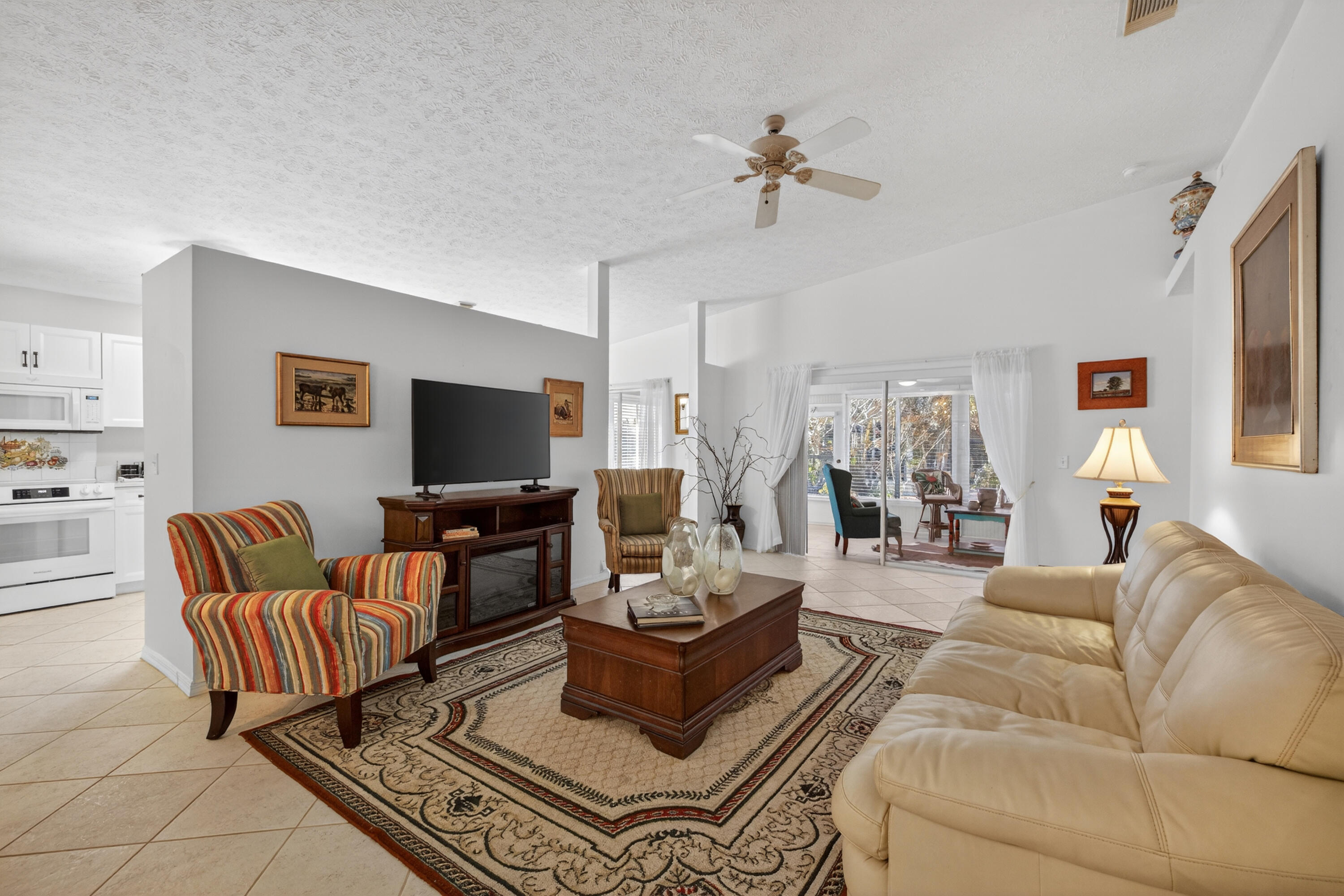 6737 Campanilla Property Photo 4