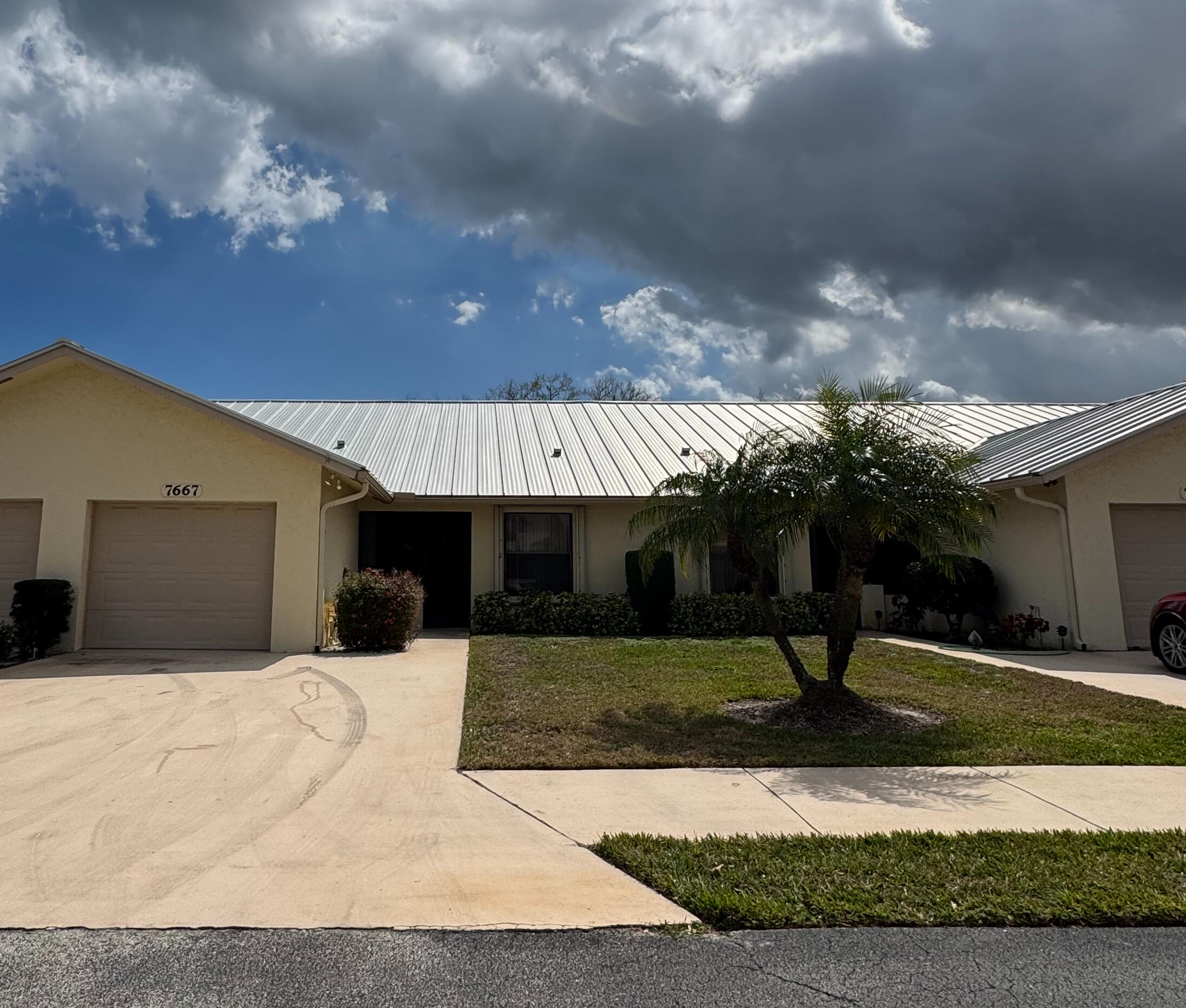 7667 SE Sugar Sand Circle Property Photo 1