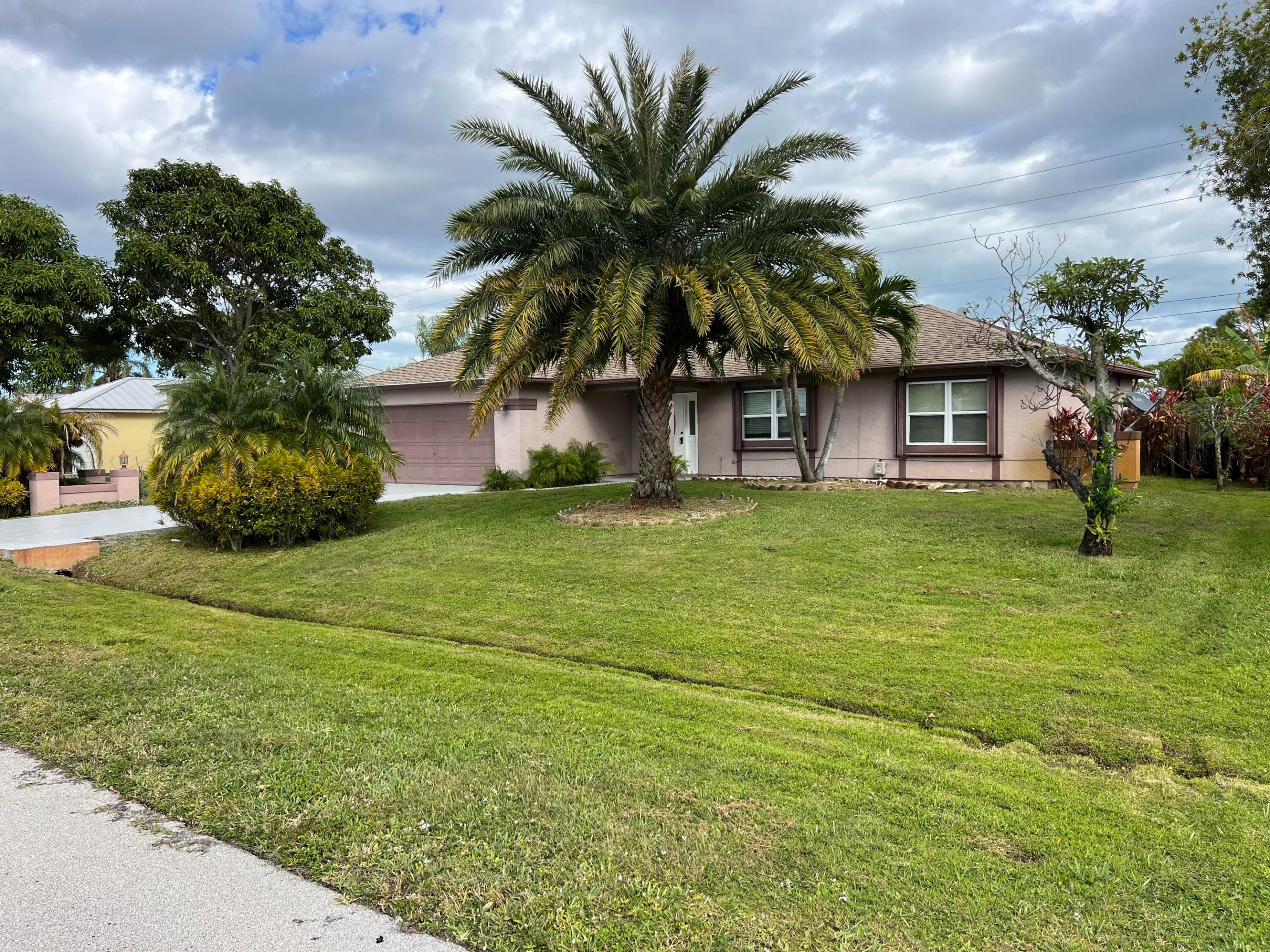 1561 SE Appamattox Terrace Property Photo 1