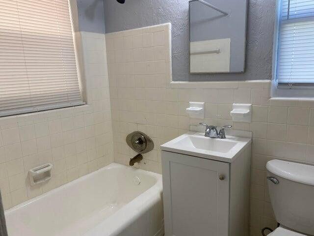 520 52nd Street Property Photo 3