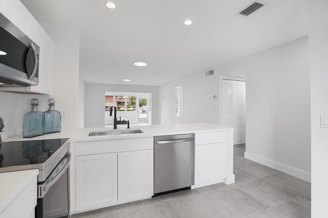 737 Nantucket Circle B Property Photo 1