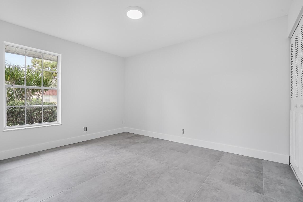 737 Nantucket Circle B Property Photo 14