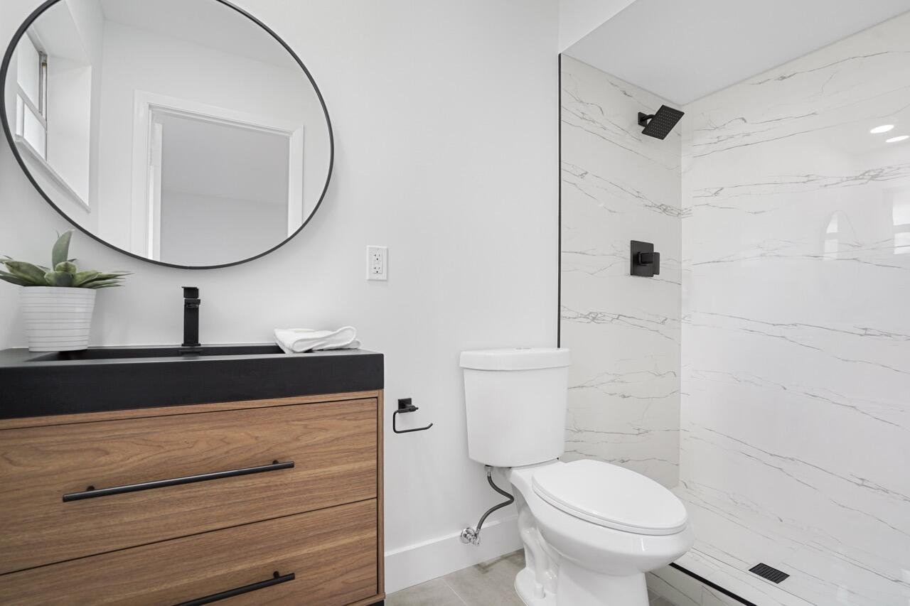 737 Nantucket Circle B Property Photo 17