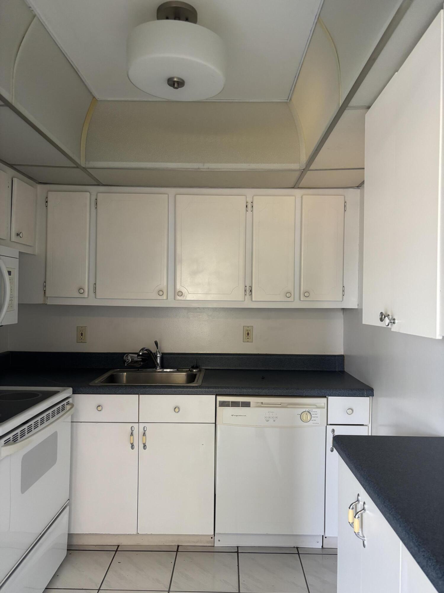 75 Sheffield D Property Photo 2