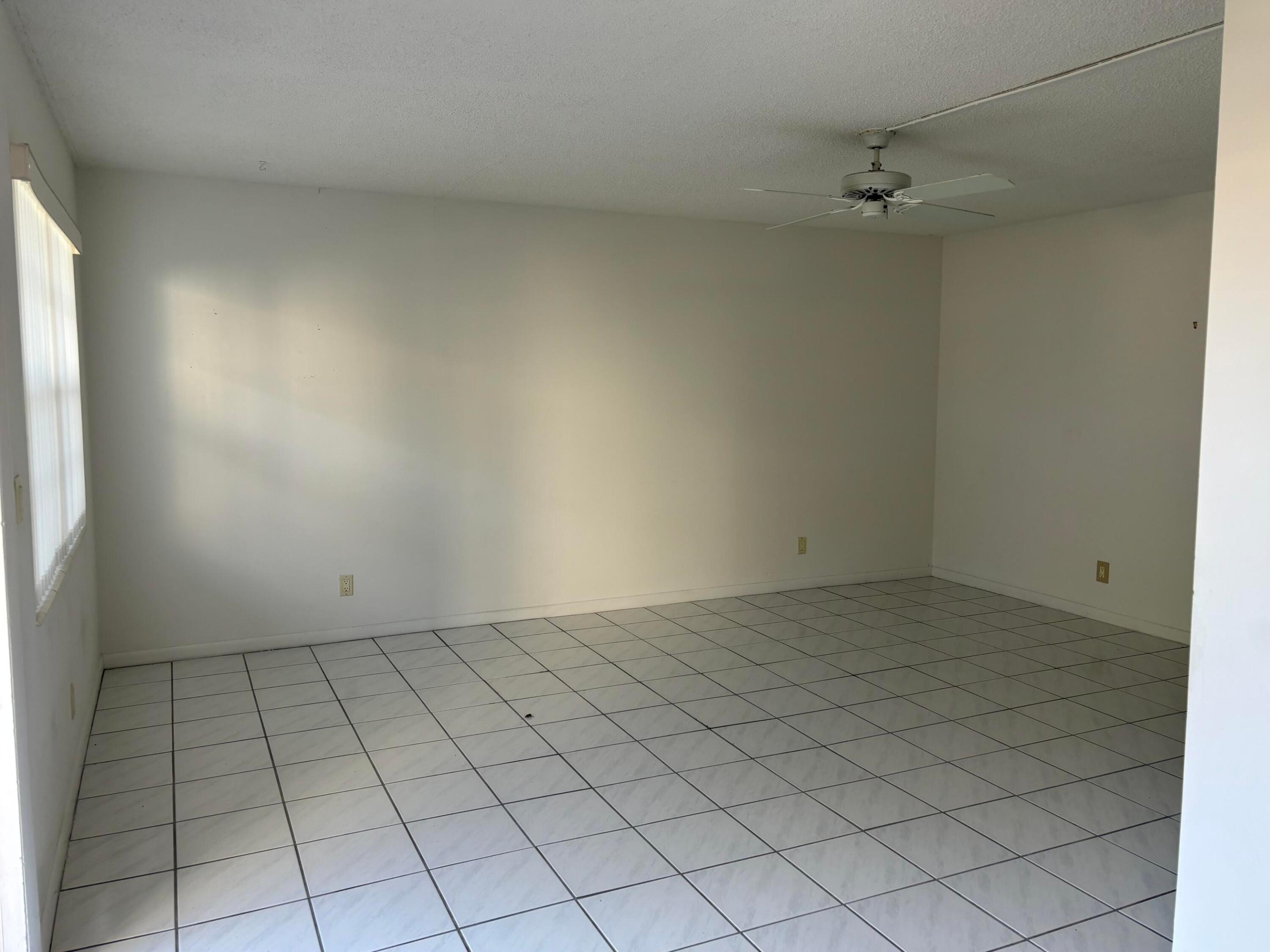 75 Sheffield D Property Photo 3