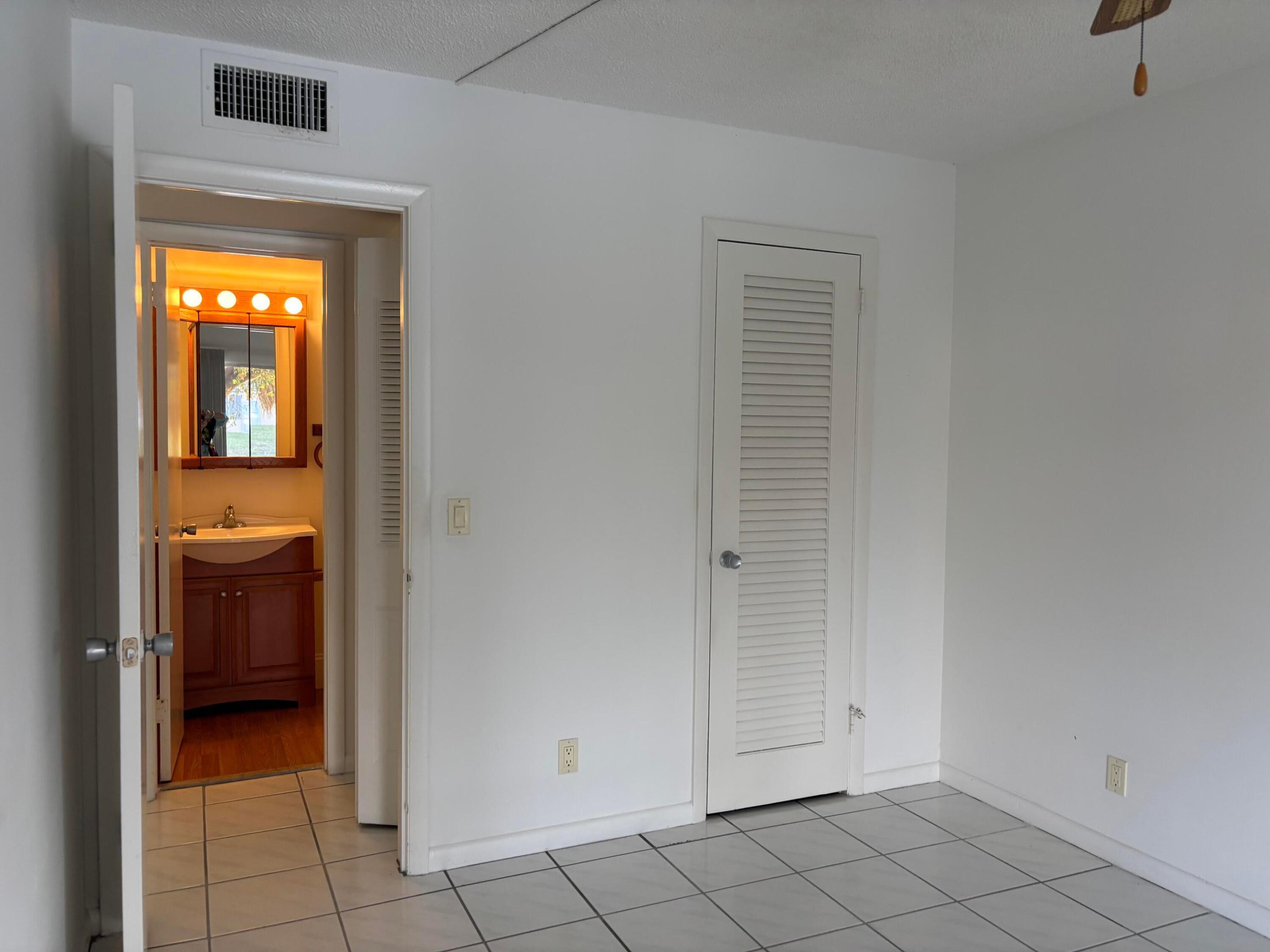 75 Sheffield D Property Photo 13