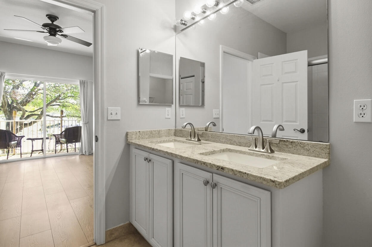 110 Lighthouse Circle H Property Photo 28