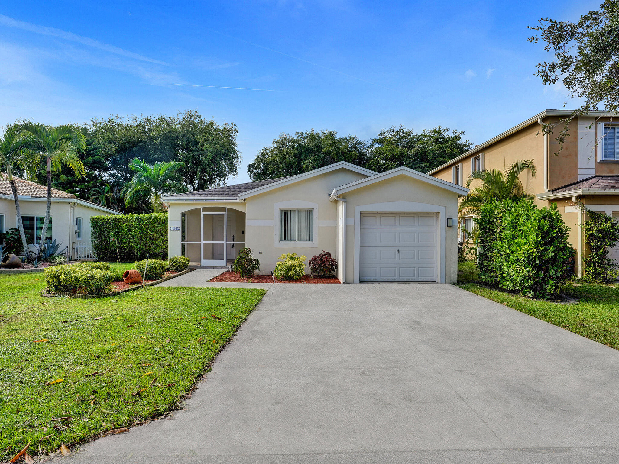 1245 SW 46th Way Property Photo 1