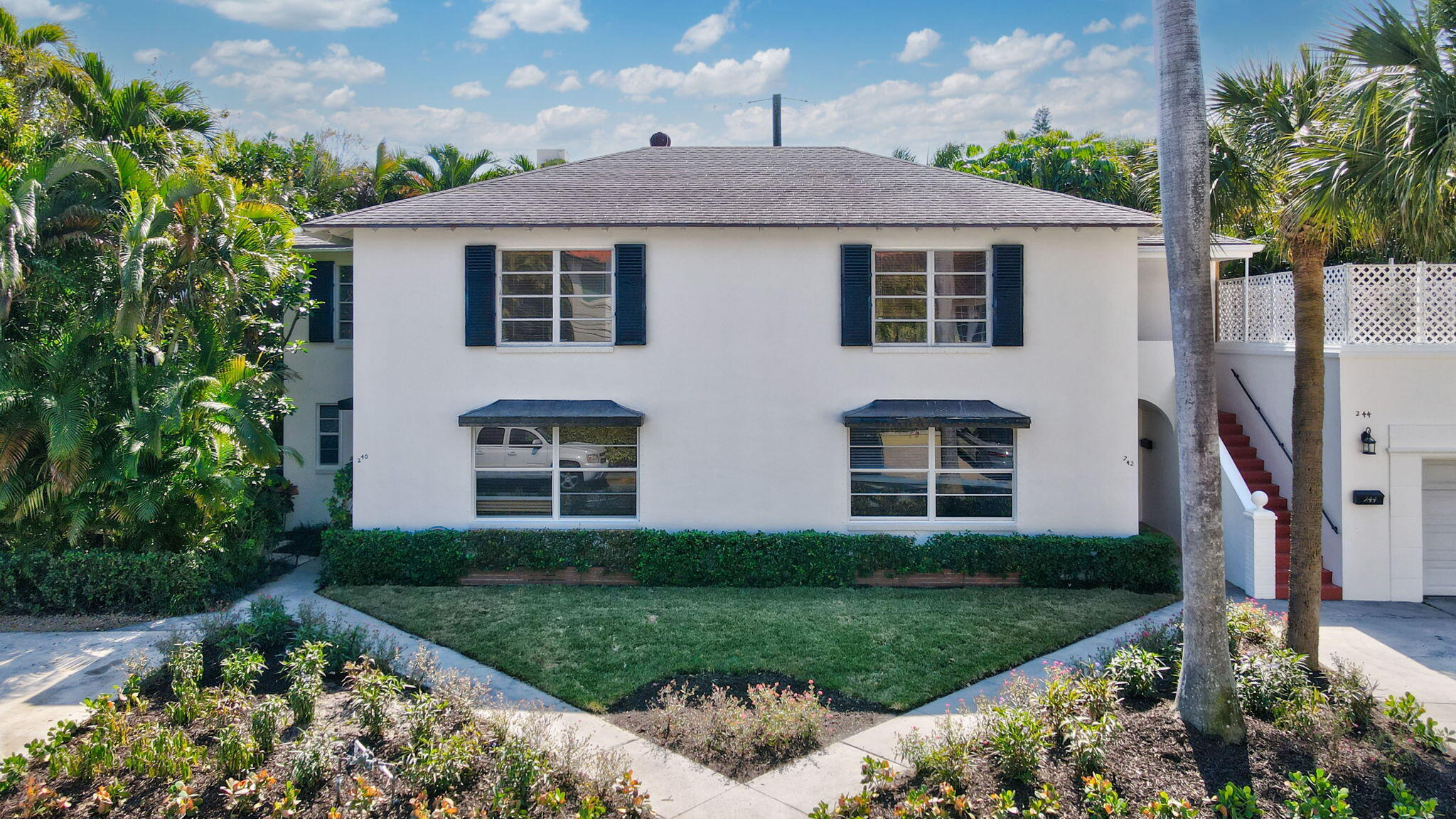240 Oleander Avenue Property Photo 4
